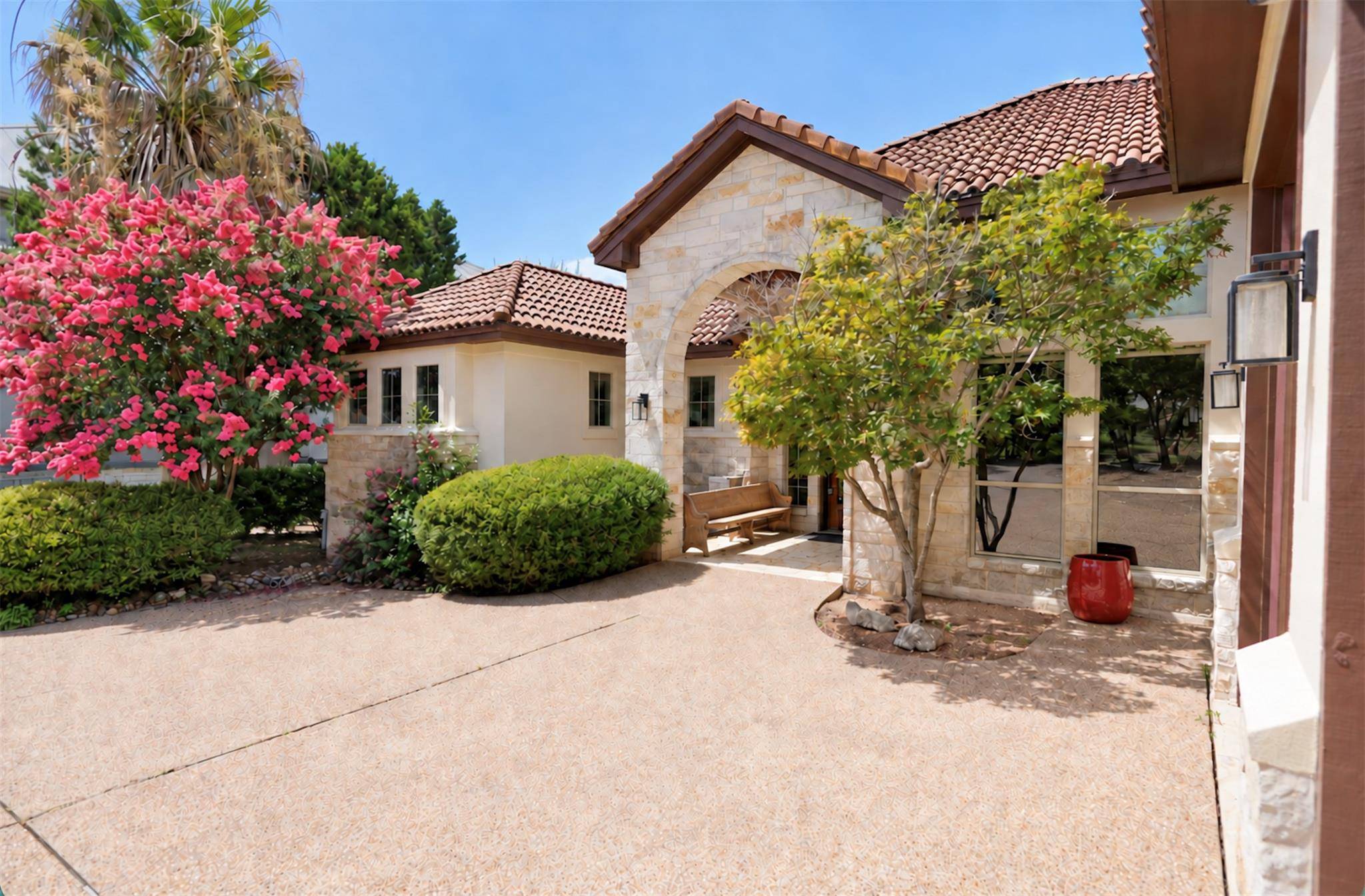 7304 Matisse Pointe DR, Jonestown, TX 78645