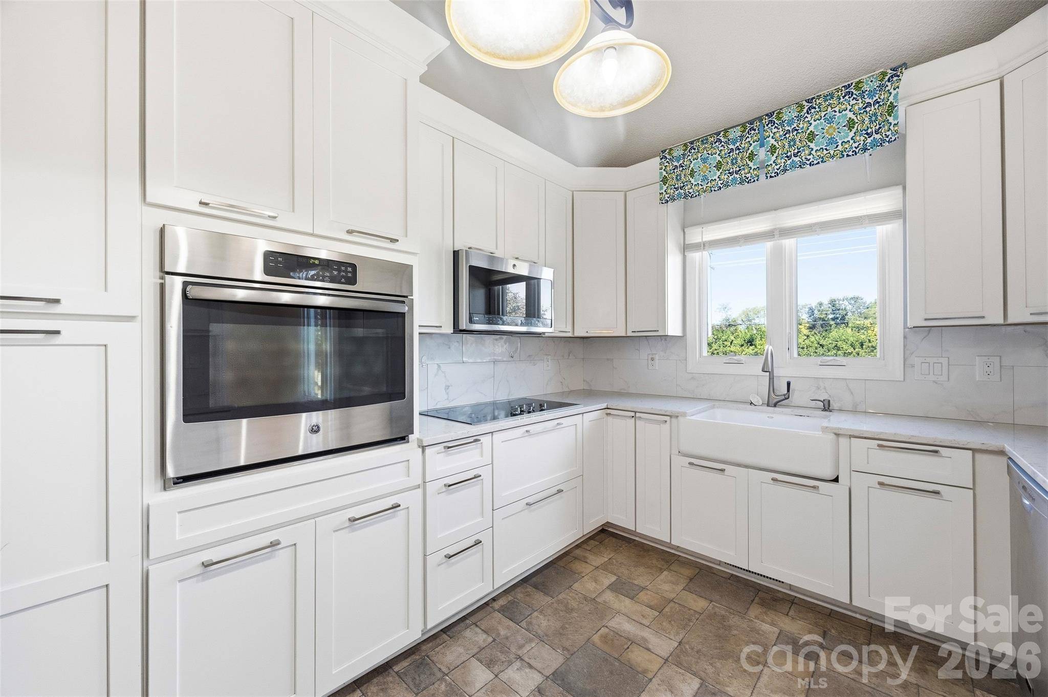 100 Country Creek DR, Kings Mountain, NC 28086