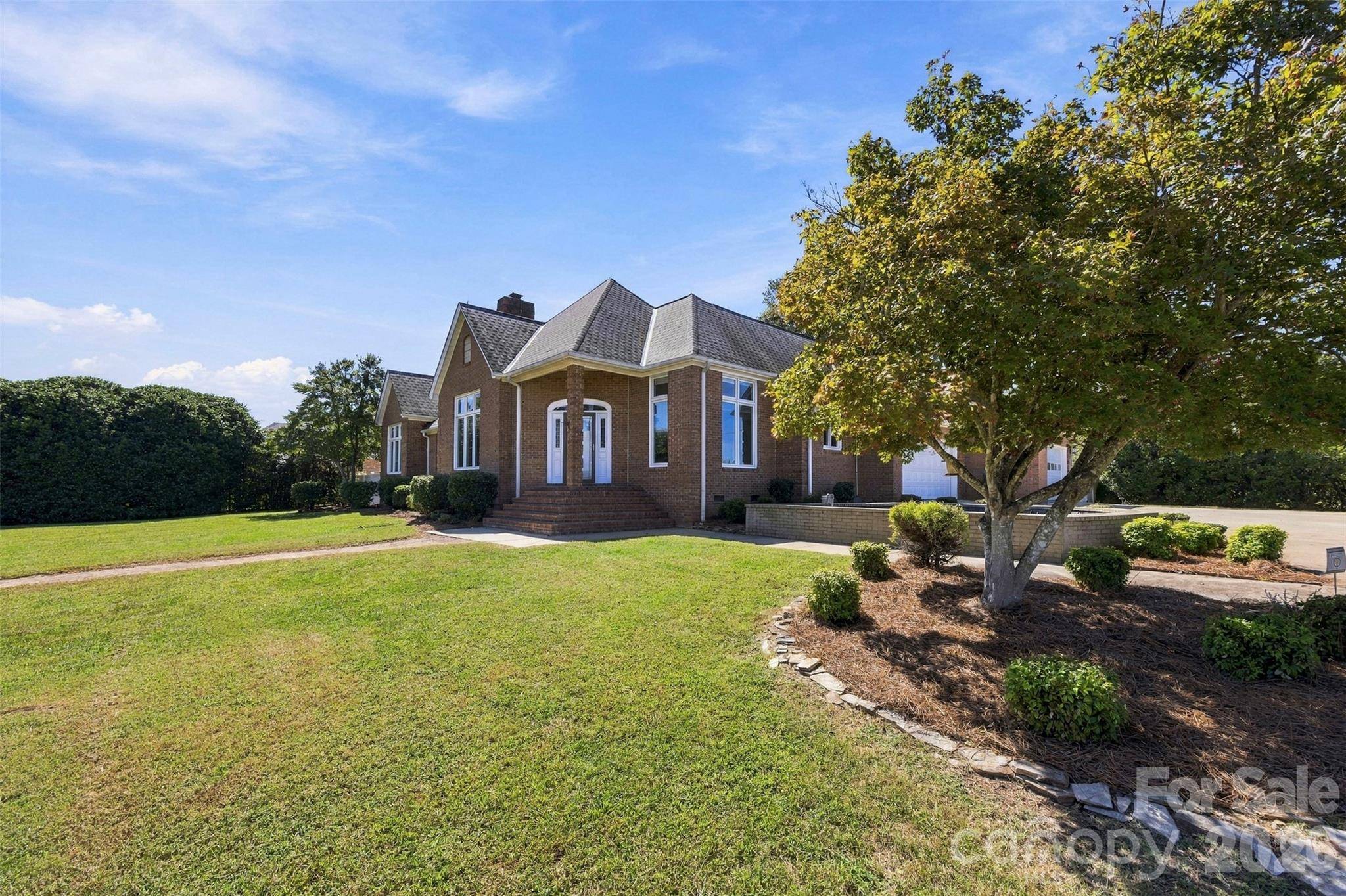 100 Country Creek DR, Kings Mountain, NC 28086