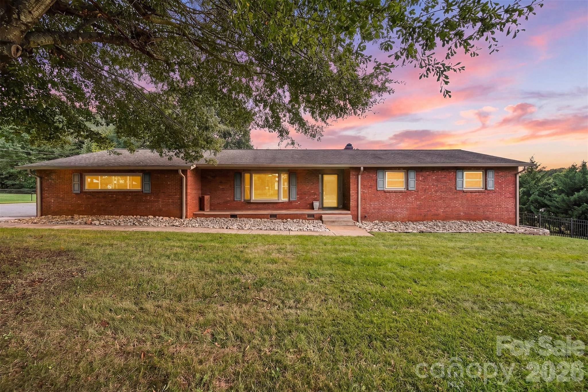 226 28th Avenue PL NE, Hickory, NC 28601