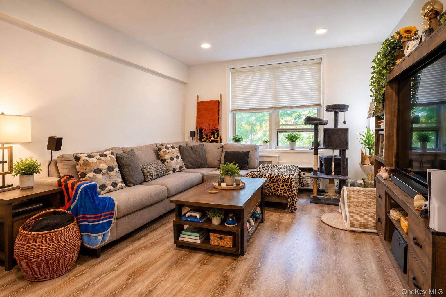 16 Main ST #1Q, East Rockaway, NY 11518