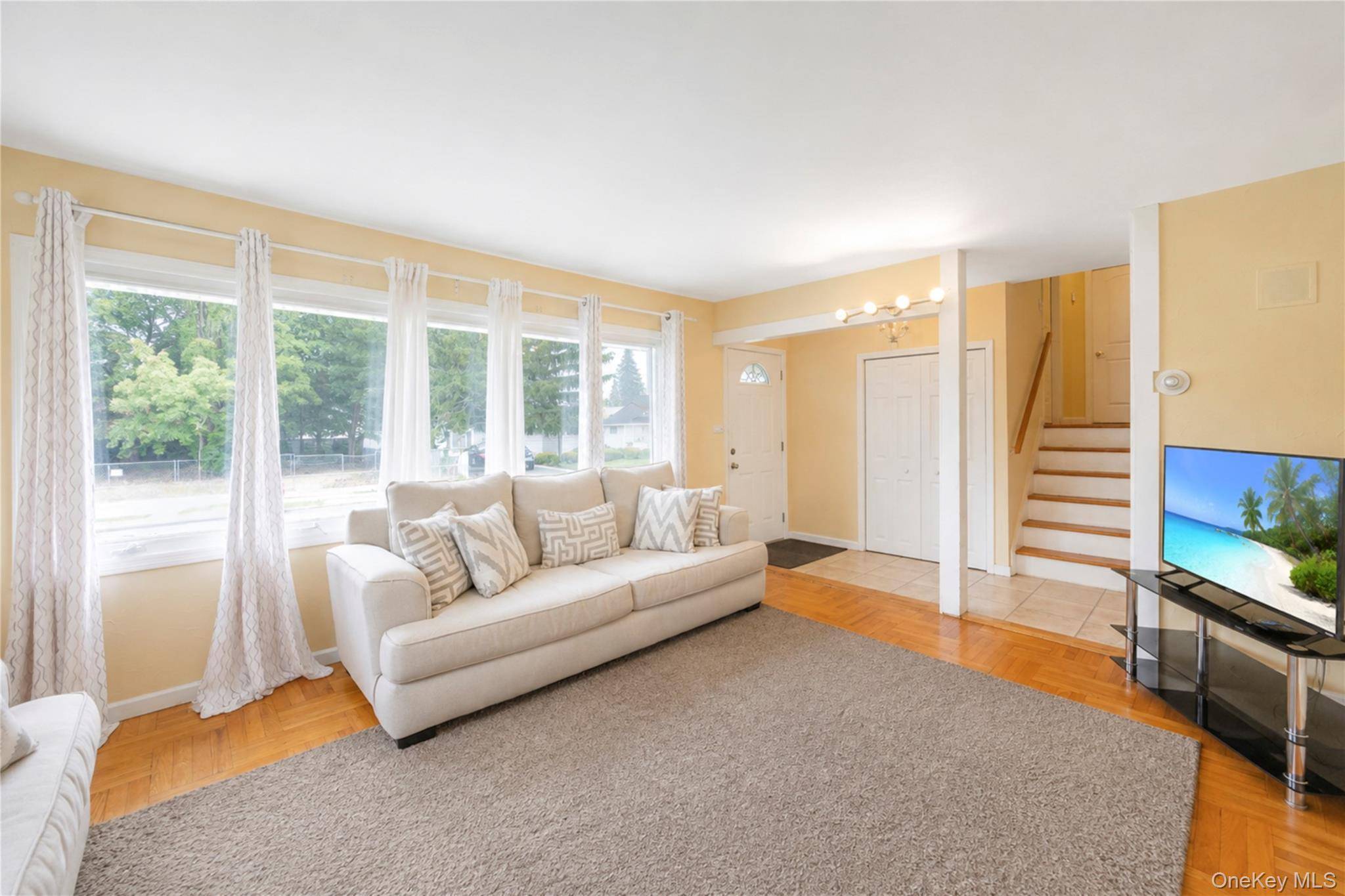 7 Primrose AVE, Hicksville, NY 11801