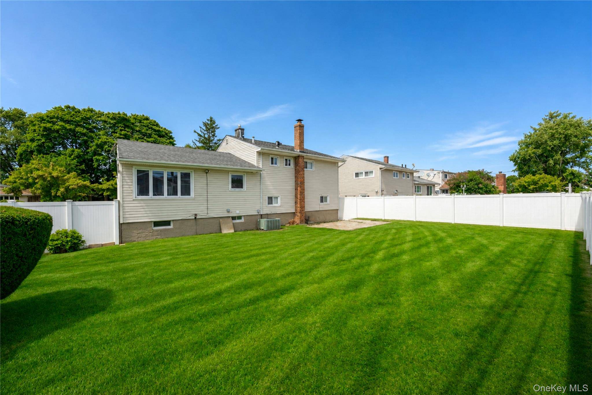 7 Primrose AVE, Hicksville, NY 11801
