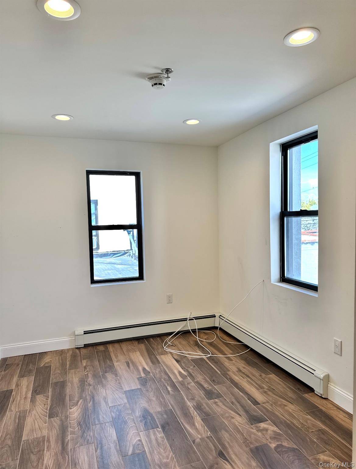 106 Hempstead TPKE #14, West Hempstead, NY 11552