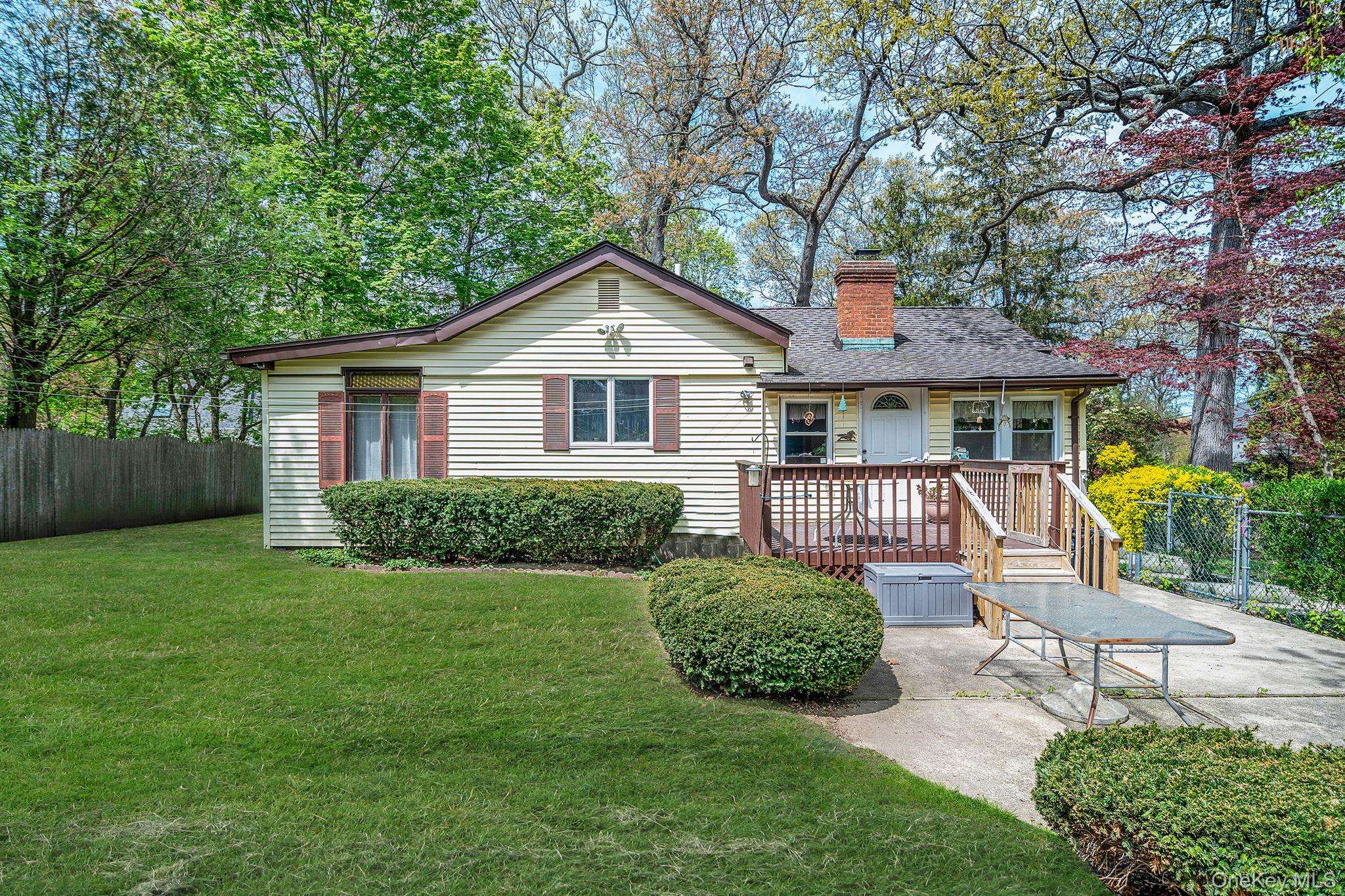 18 Houghton BLVD, Stony Brook, NY 11790