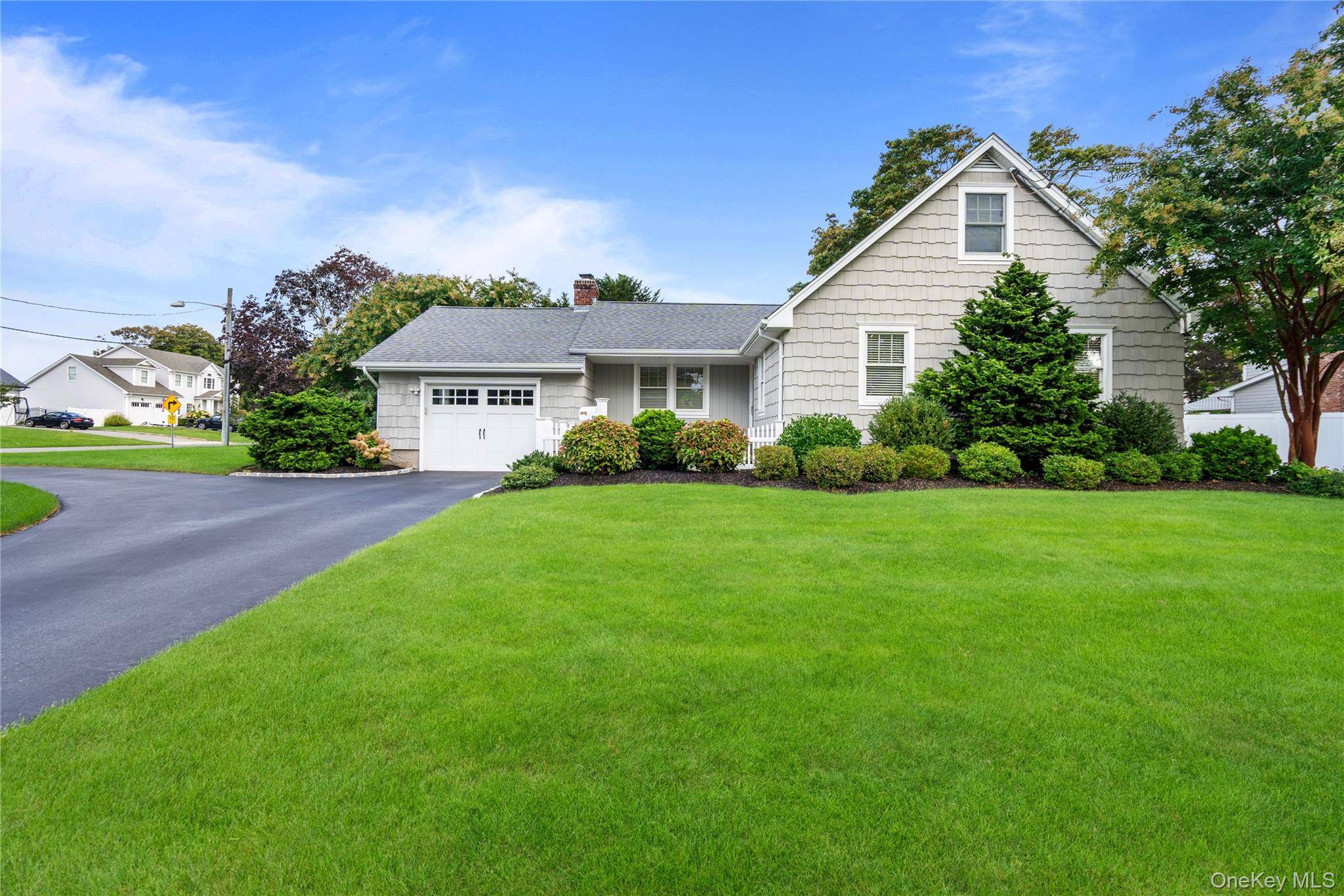 99 Benson AVE, Sayville, NY 11782