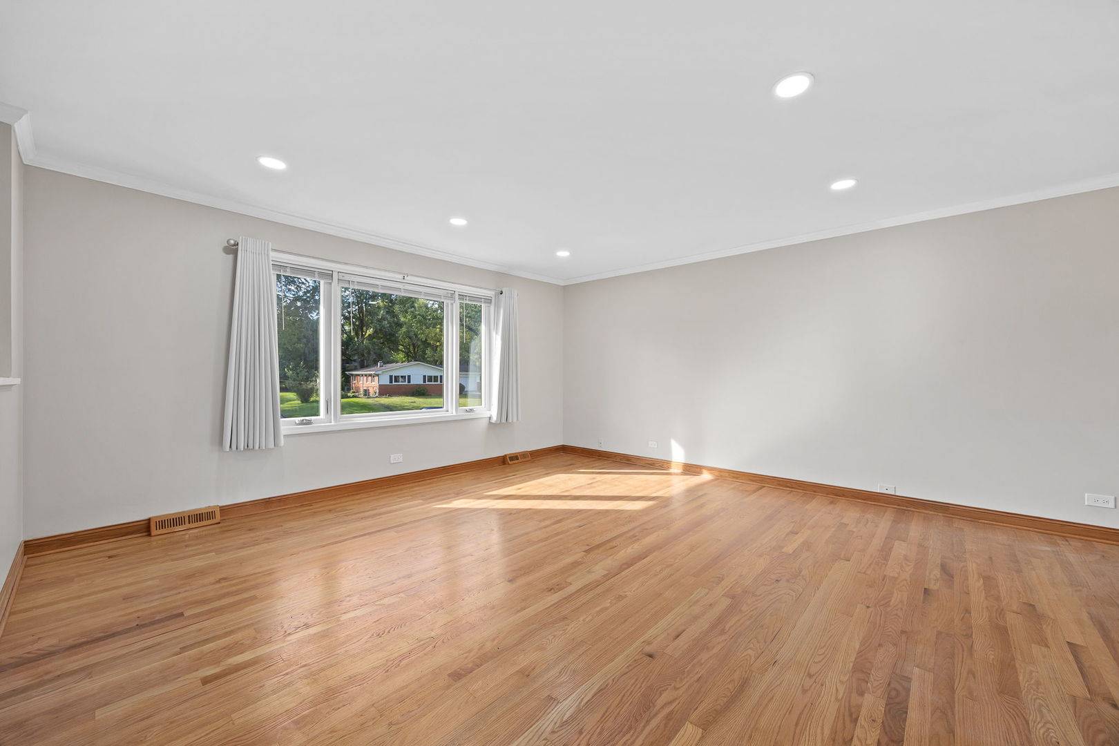 588 Kohley RD, Lisle, IL 60532