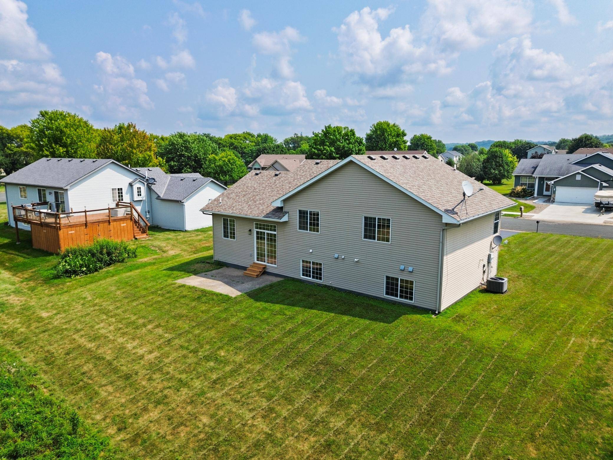 808 Lindsey LN, Belle Plaine, MN 56011
