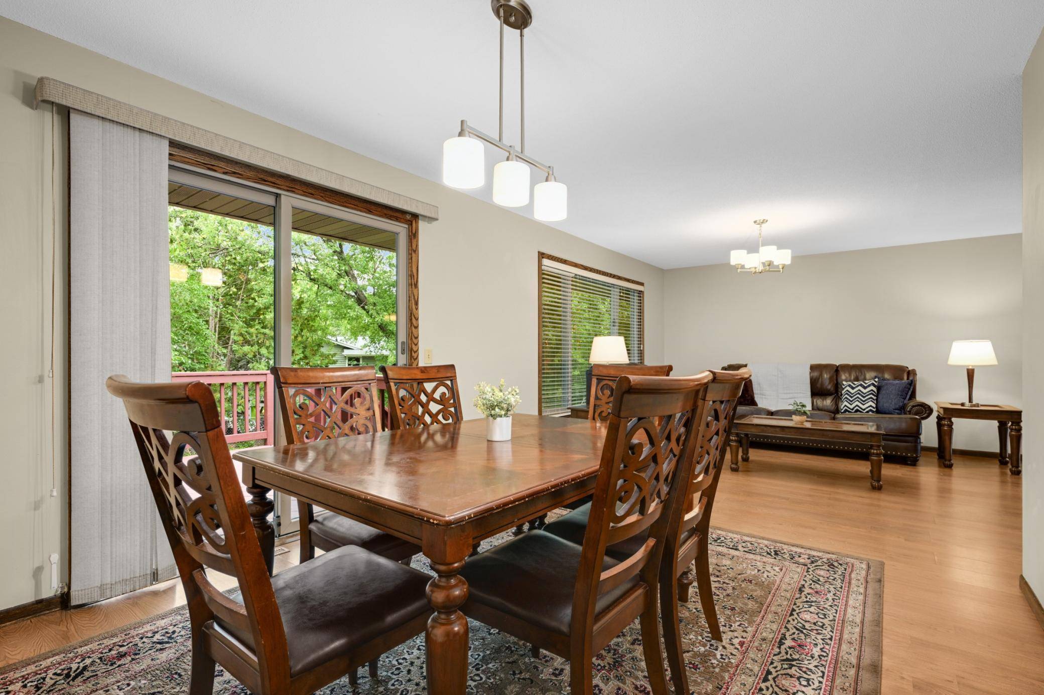 1989 Foxridge RD, Saint Paul, MN 55119