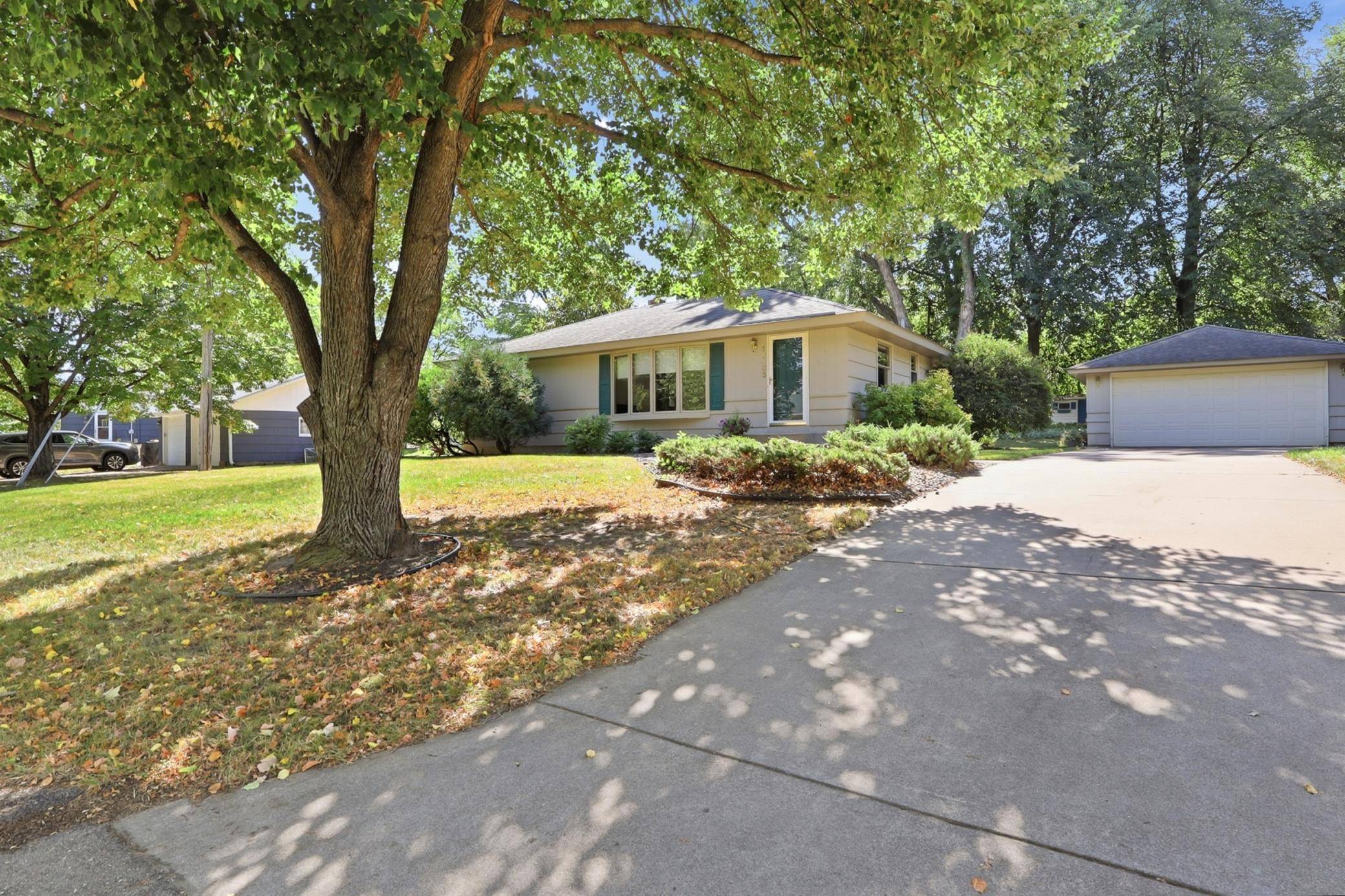 16403 Seymour DR, Minnetonka, MN 55345