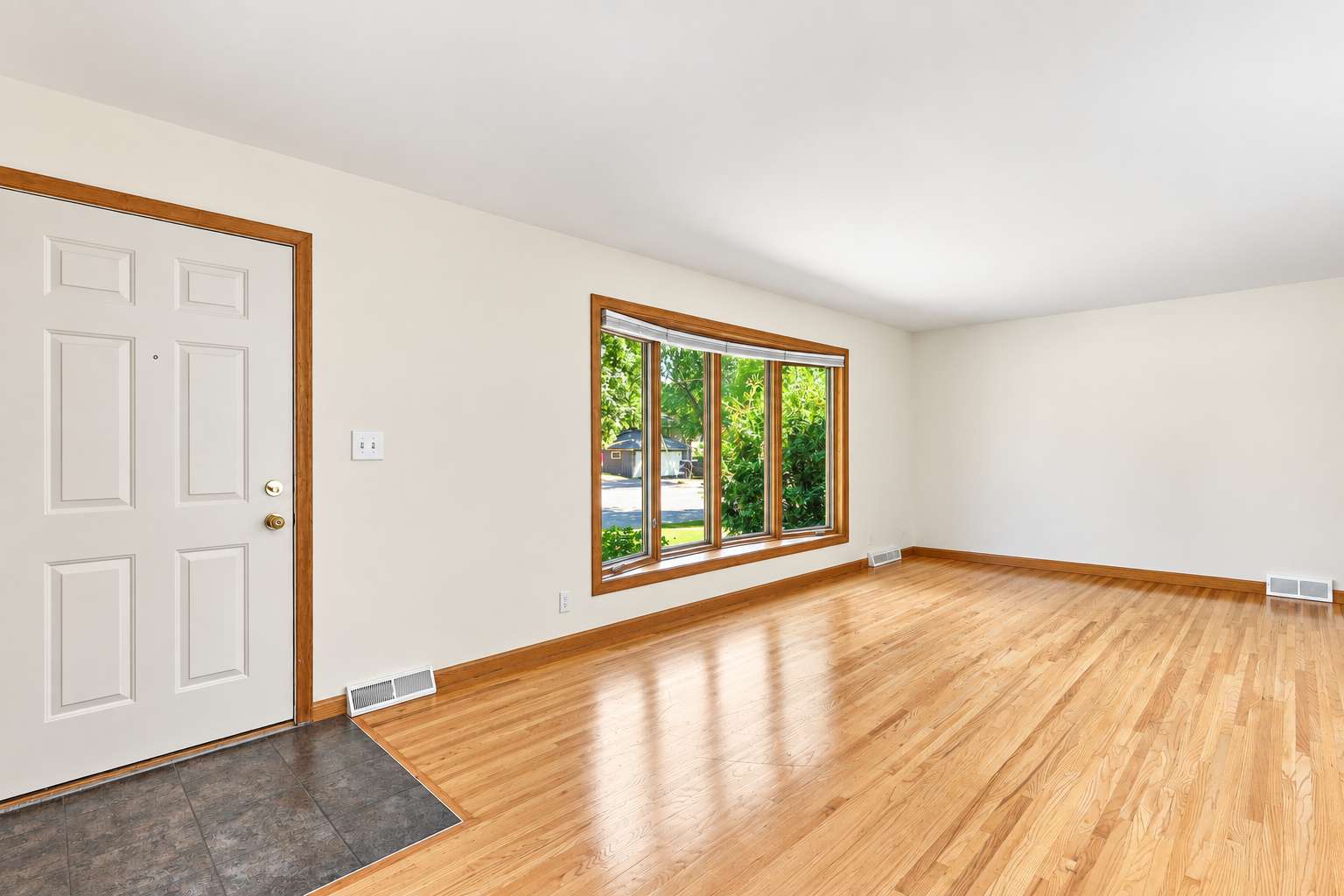 16403 Seymour DR, Minnetonka, MN 55345