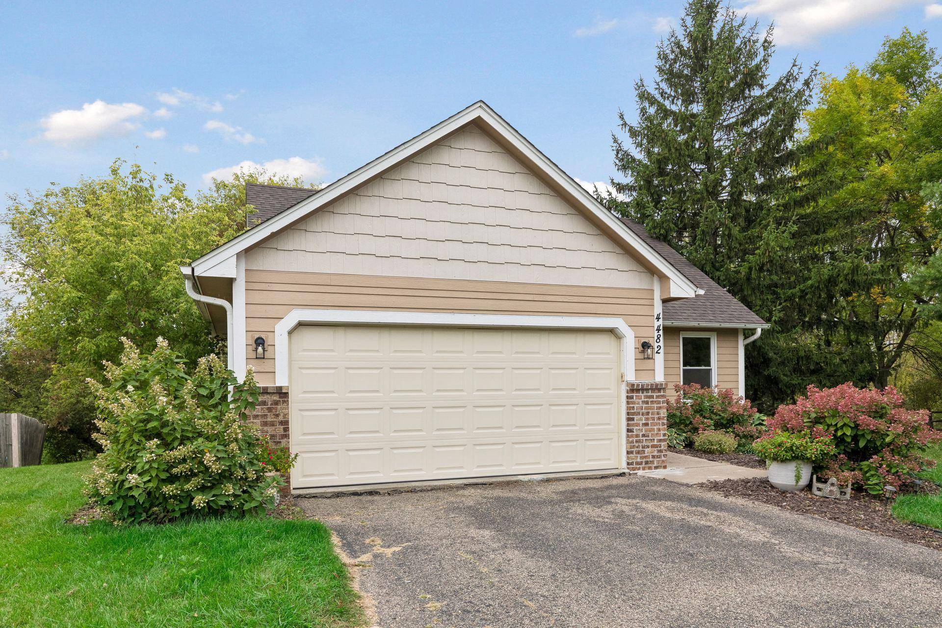 4482 Oak Pond RD, Eagan, MN 55123