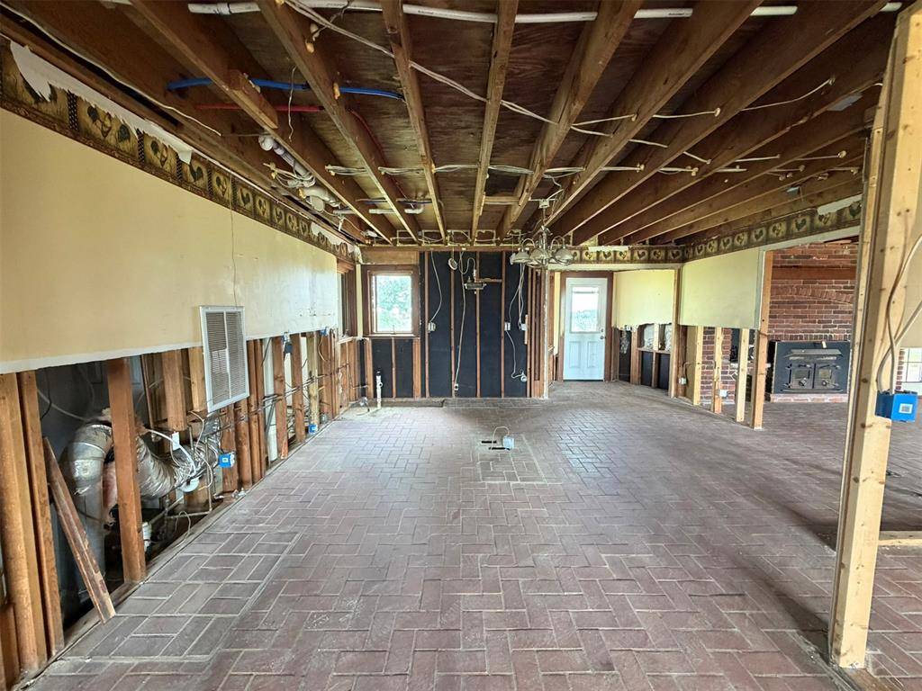 5885 S Canadian RD, Hinton, OK 73047