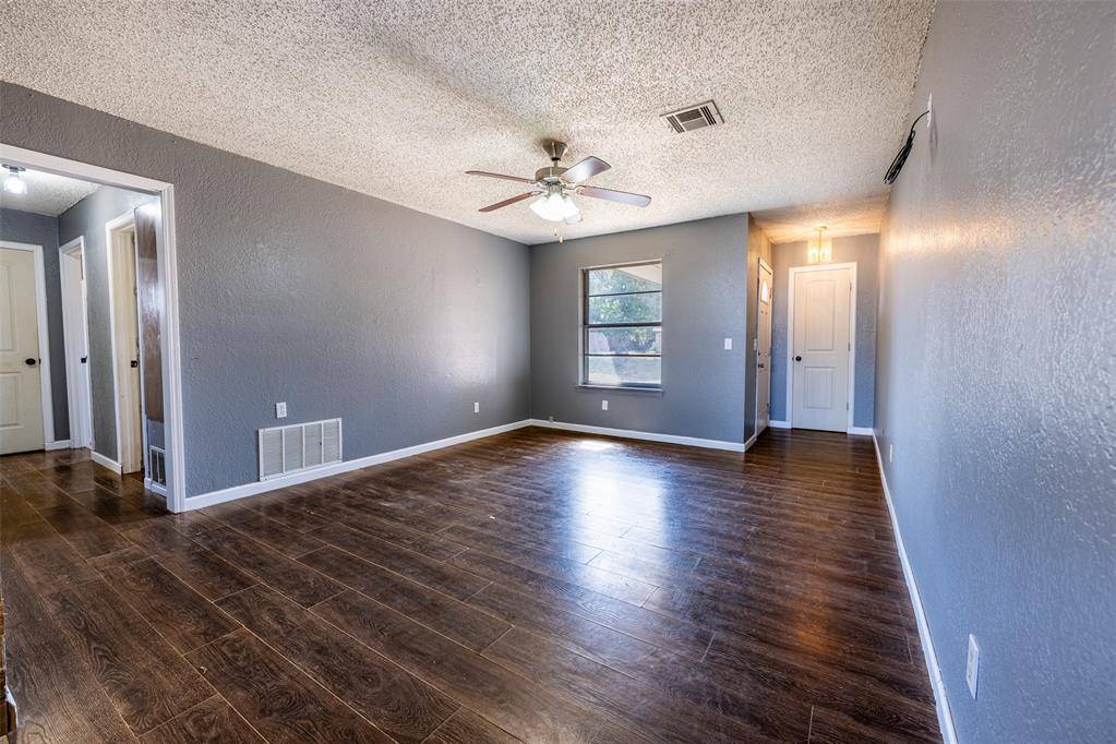 304 Jarman CIR, Mcloud, OK 74851