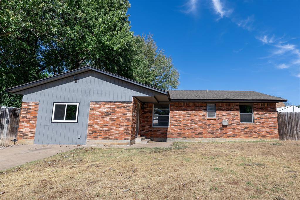 304 Jarman CIR, Mcloud, OK 74851