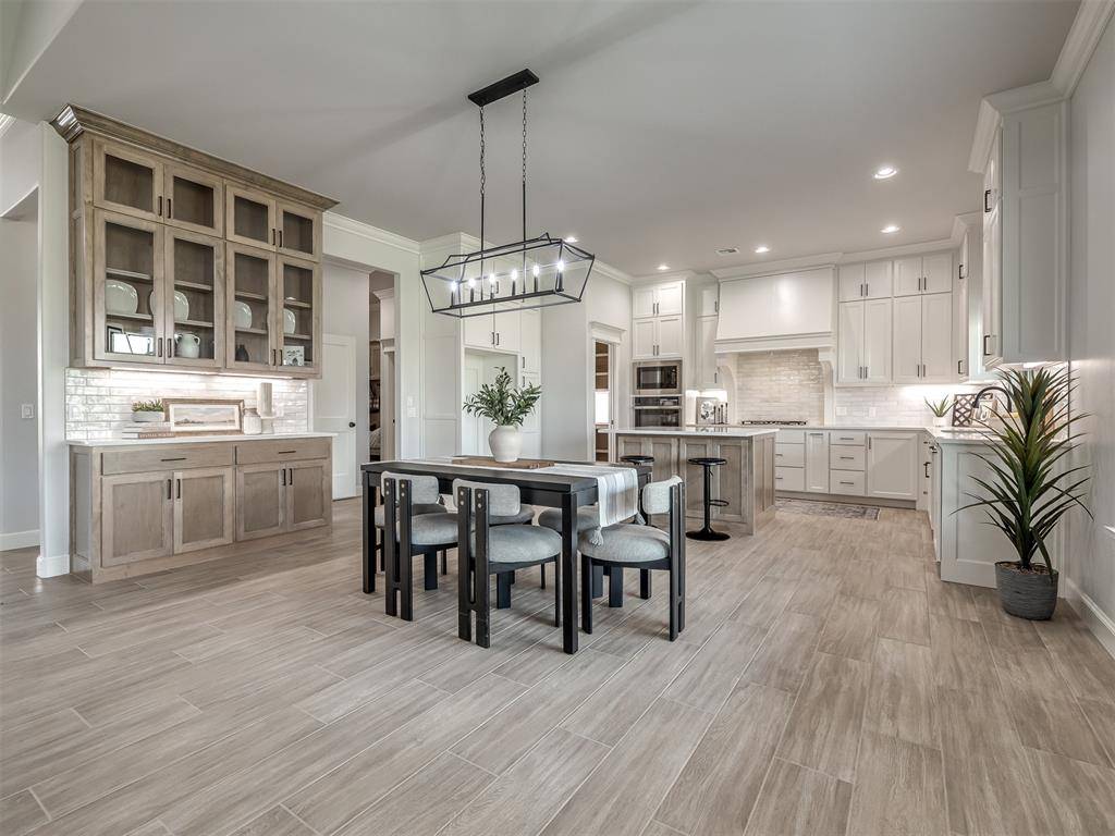 2237 W Cole DR, Mustang, OK 73064