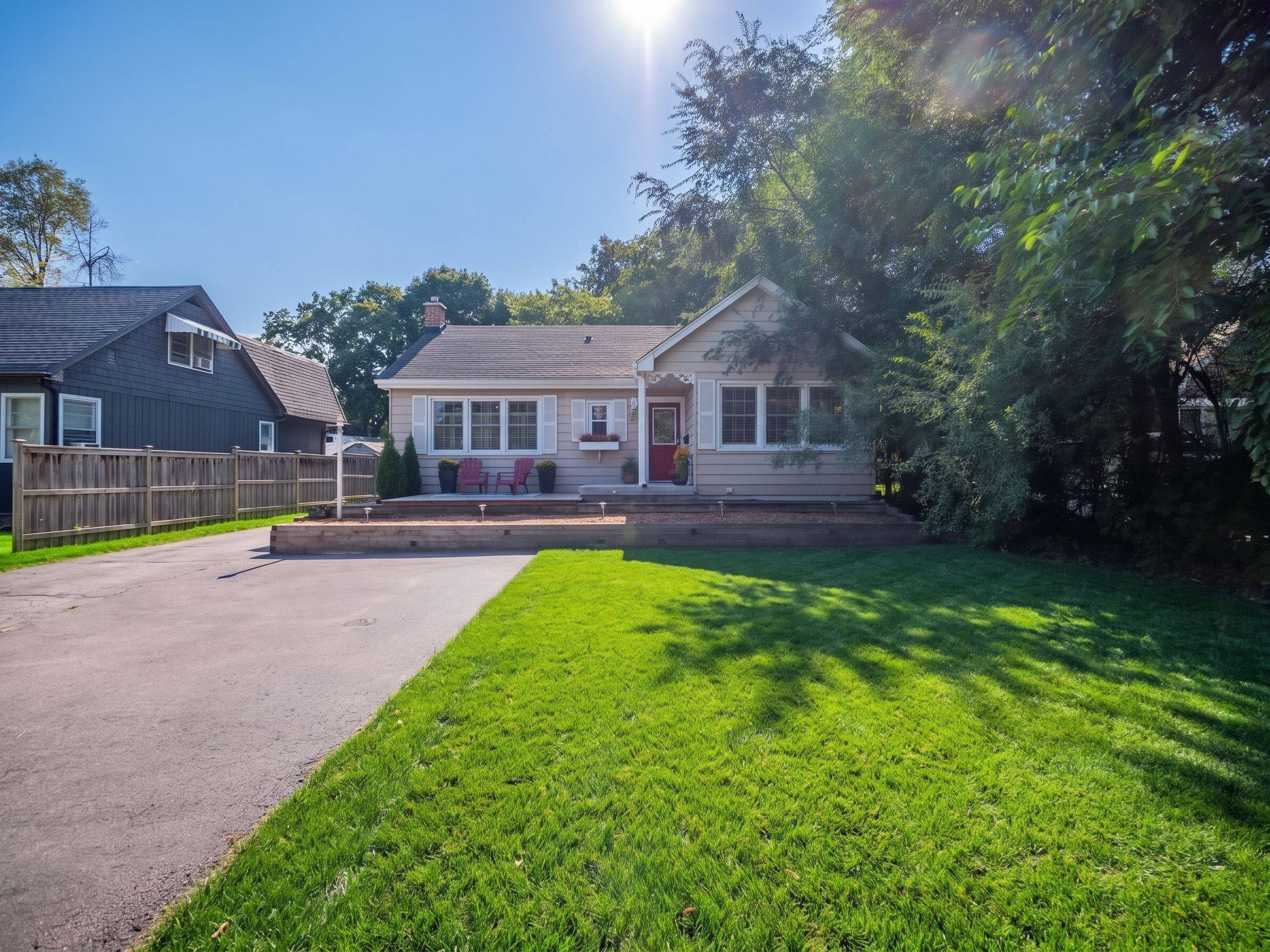 938 King RD, Burlington, ON L7T 3L3