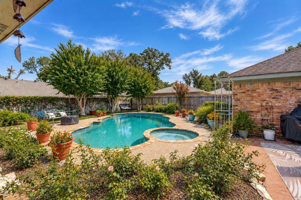 807 Longview Drive, Sugar Land, TX 77478