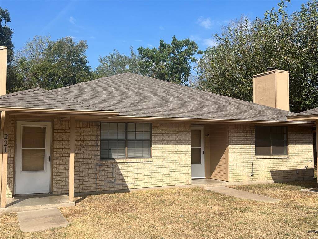 221 Highland Avenue, Waxahachie, TX 75165