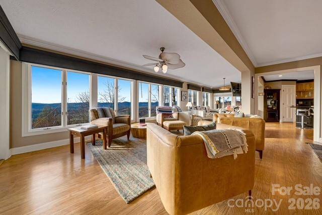 300 Roberts DR, Hendersonville, NC 28739