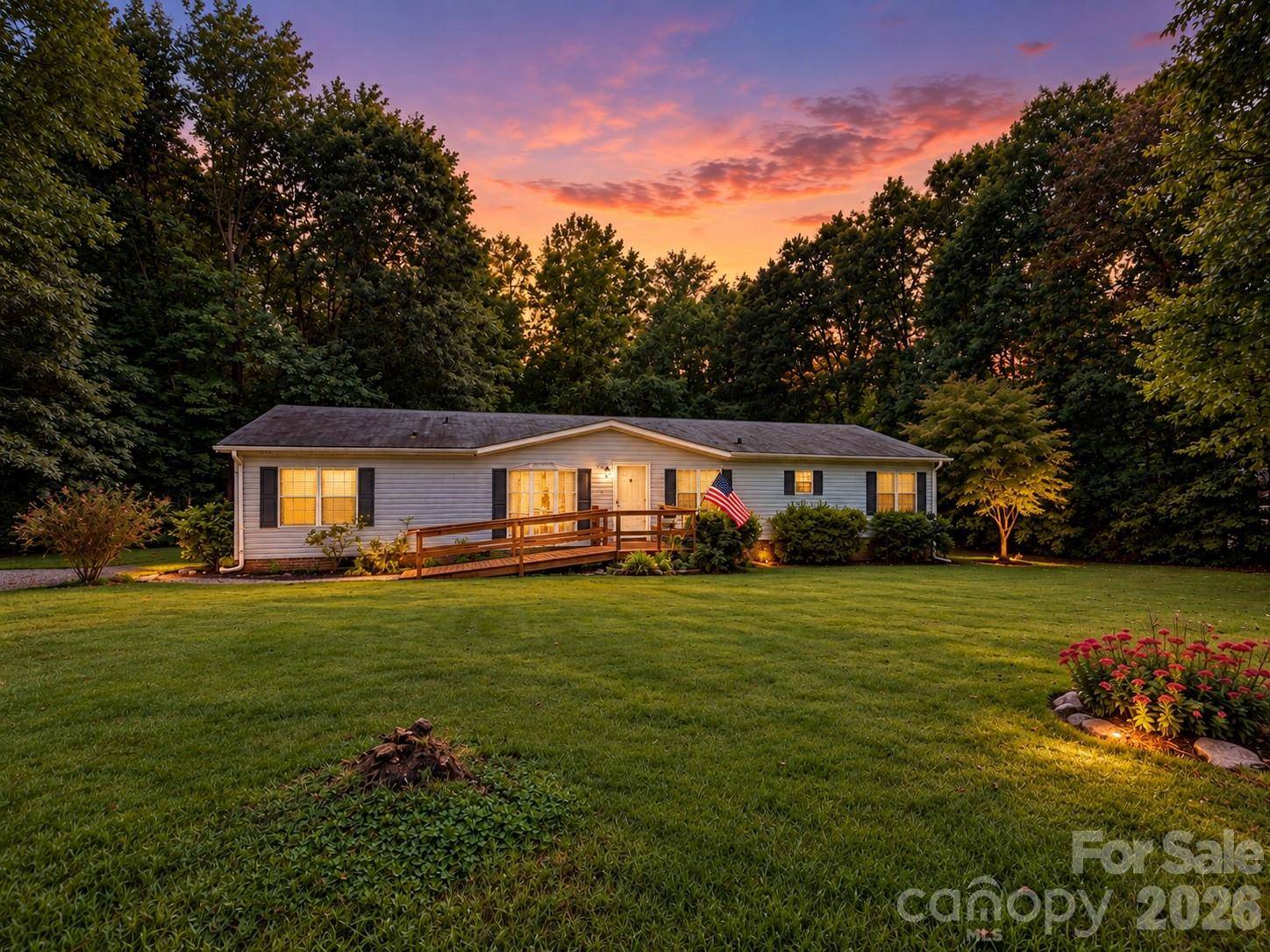 121 Haystack LN, Olin, NC 28660