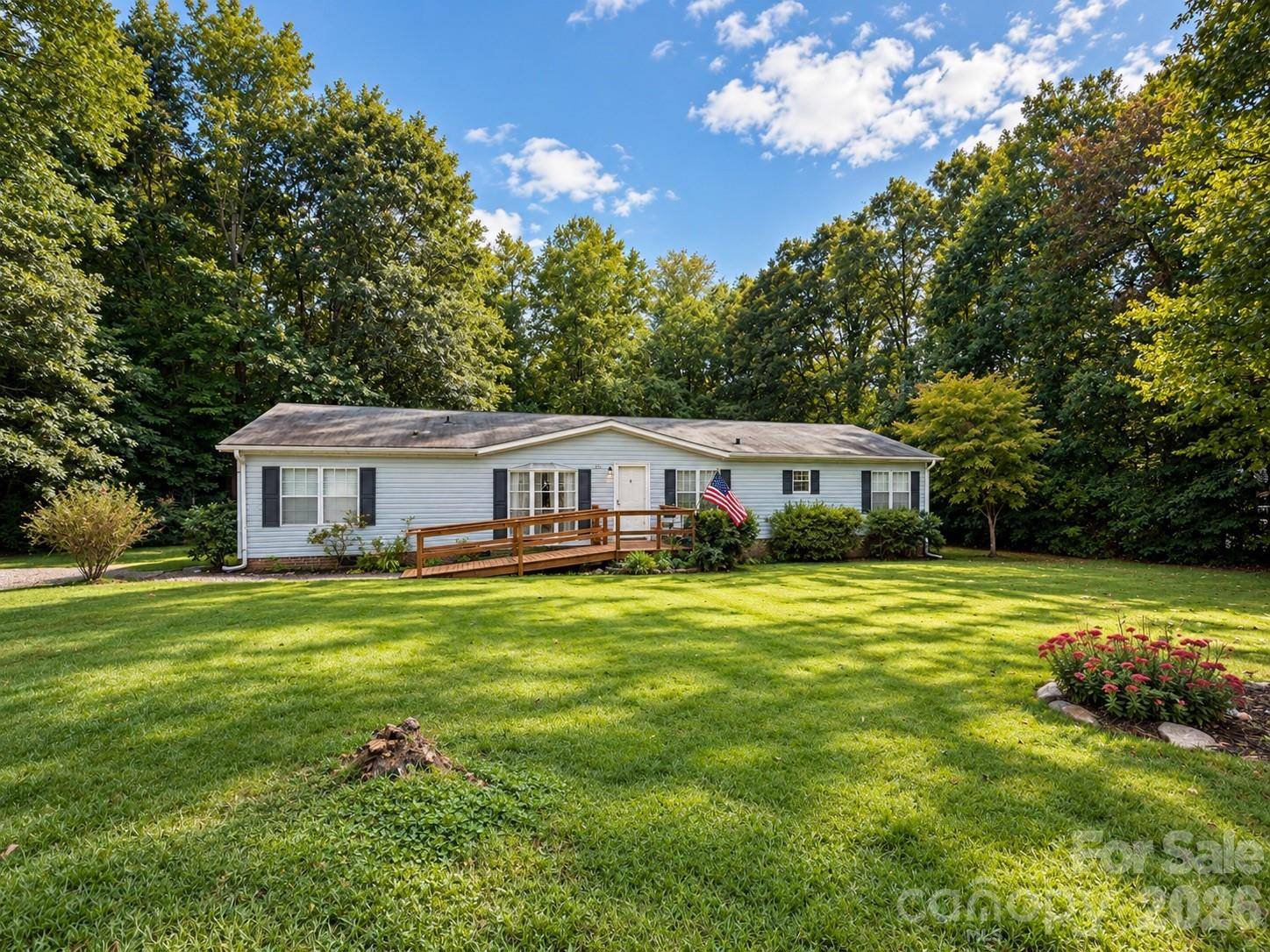 121 Haystack LN, Olin, NC 28660