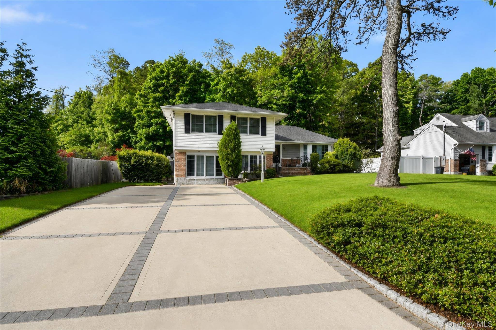 74 Cornell DR, Smithtown, NY 11787