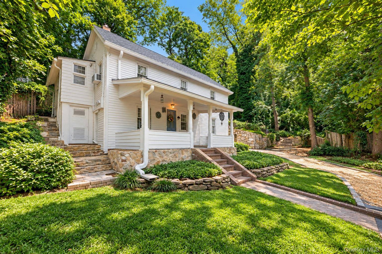 1673 Northern BLVD, Roslyn, NY 11576