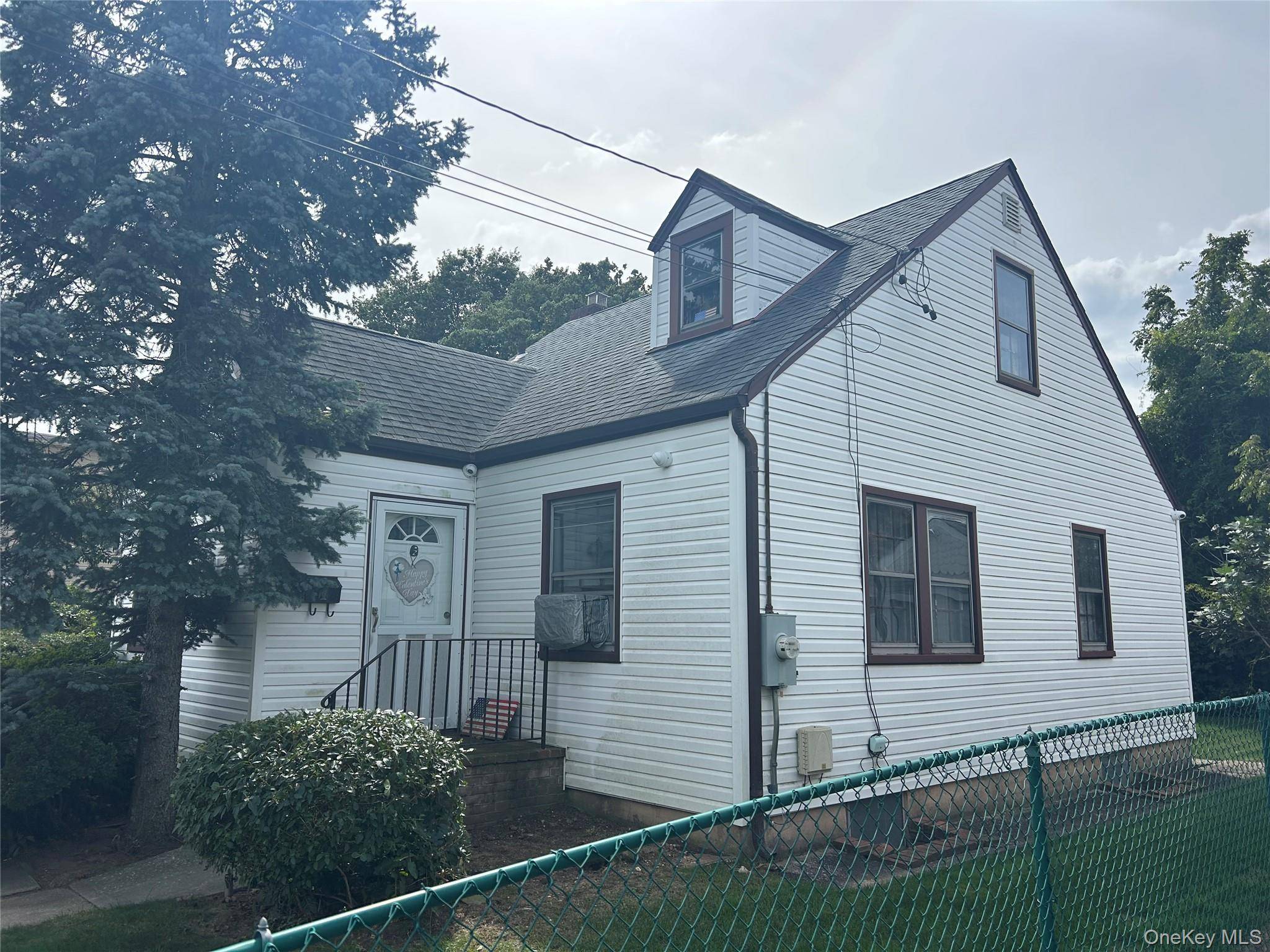 304 Lorraine ST, Bellmore, NY 11710