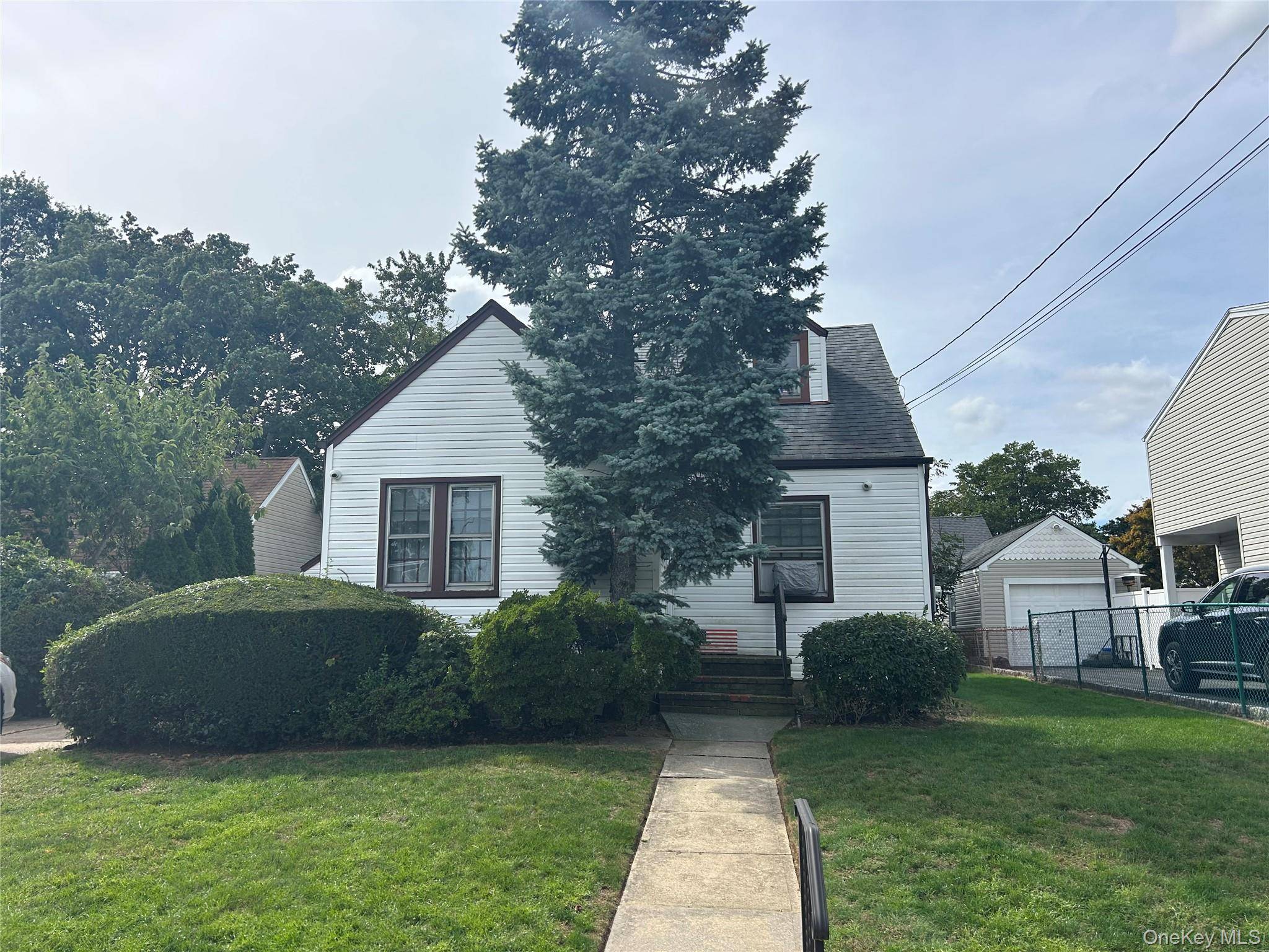 304 Lorraine ST, Bellmore, NY 11710