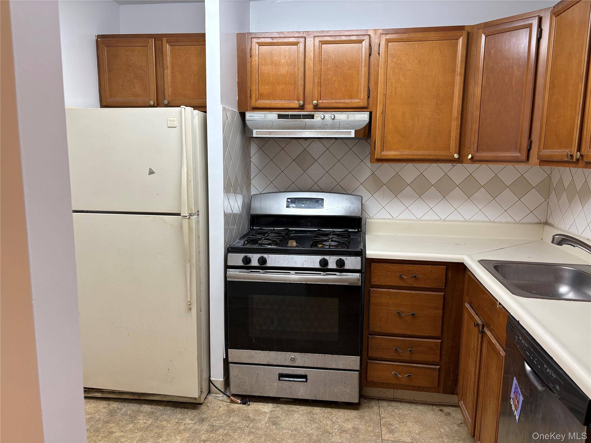 2 Bay Club DR #10M, Bayside, NY 11360