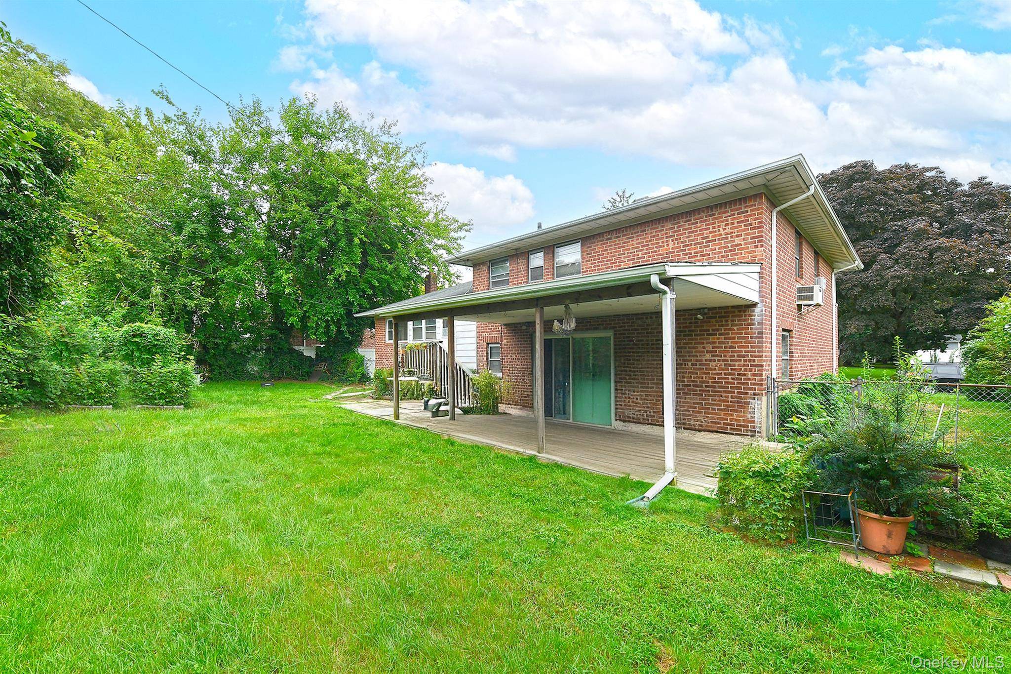 21 Goldfield ST, Melville, NY 11747