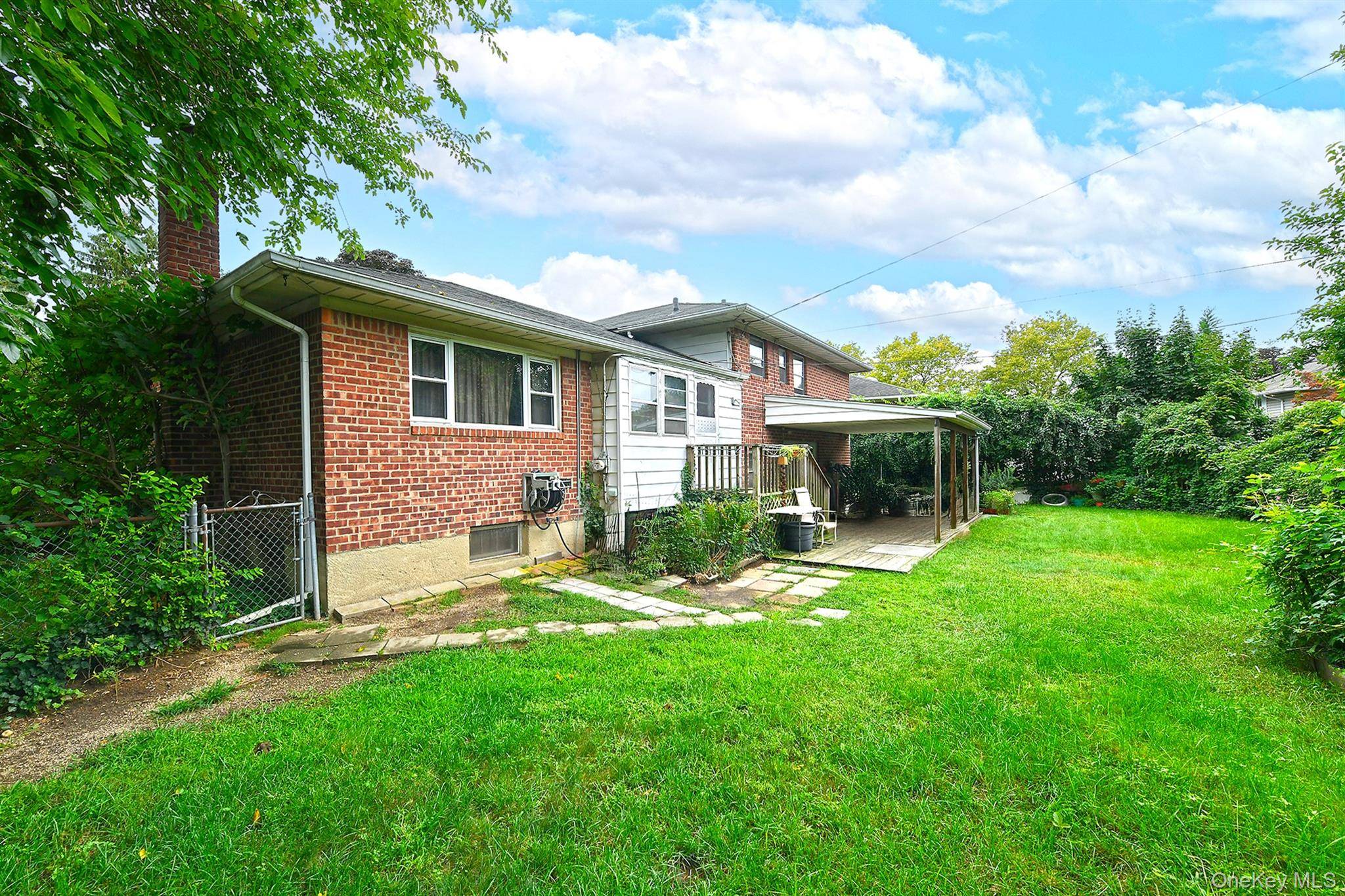 21 Goldfield ST, Melville, NY 11747