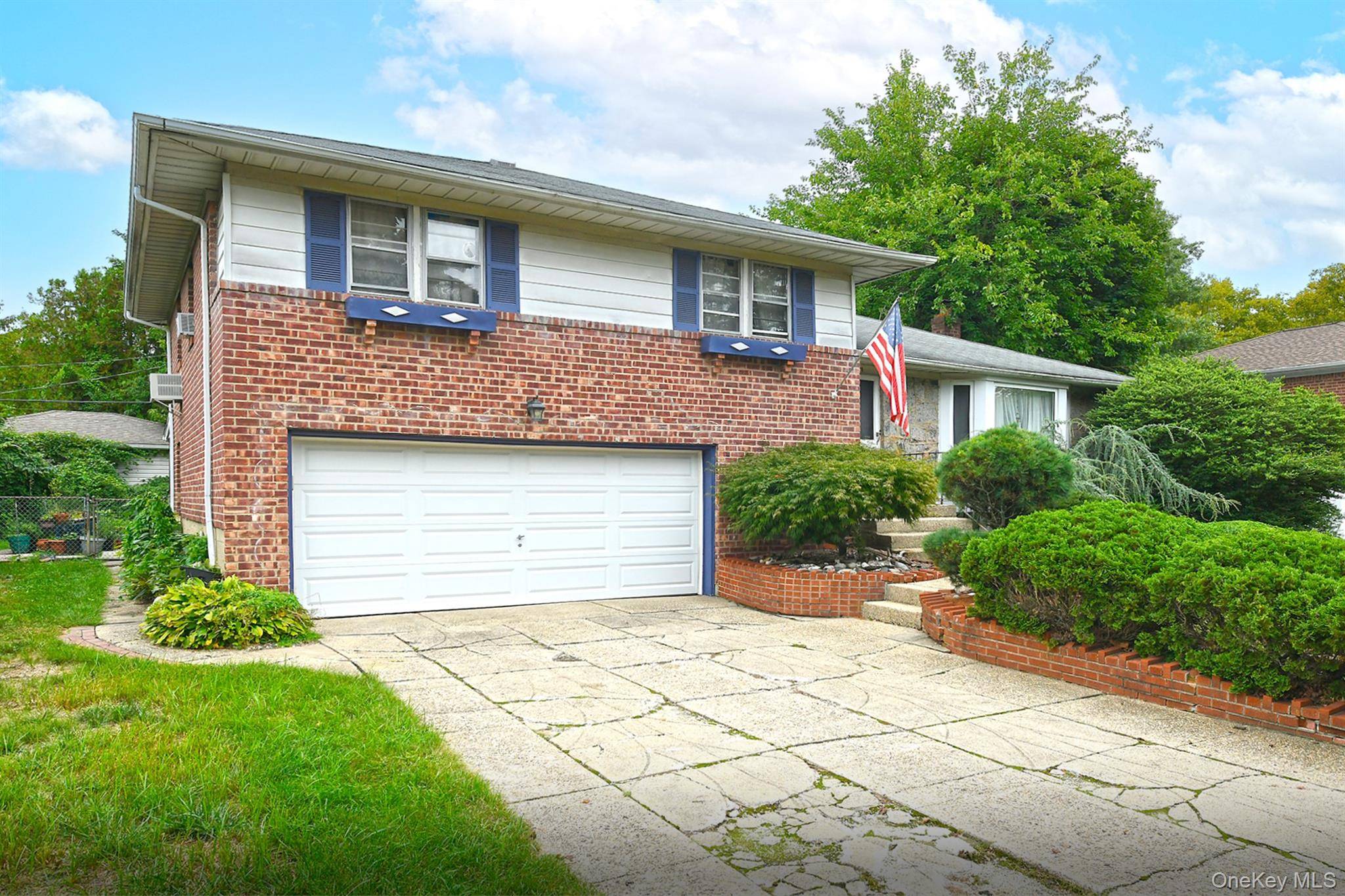 21 Goldfield ST, Melville, NY 11747