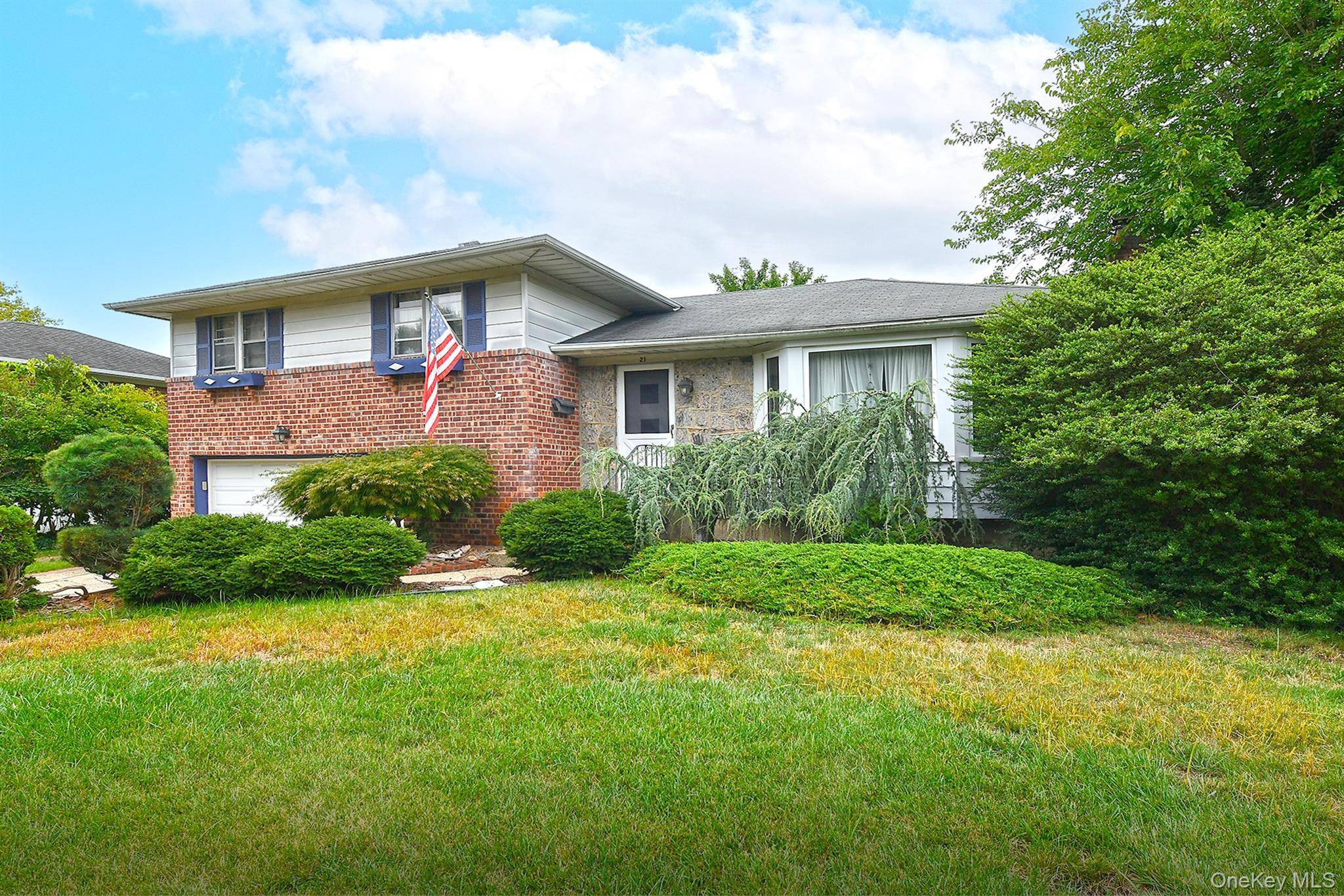 21 Goldfield ST, Melville, NY 11747