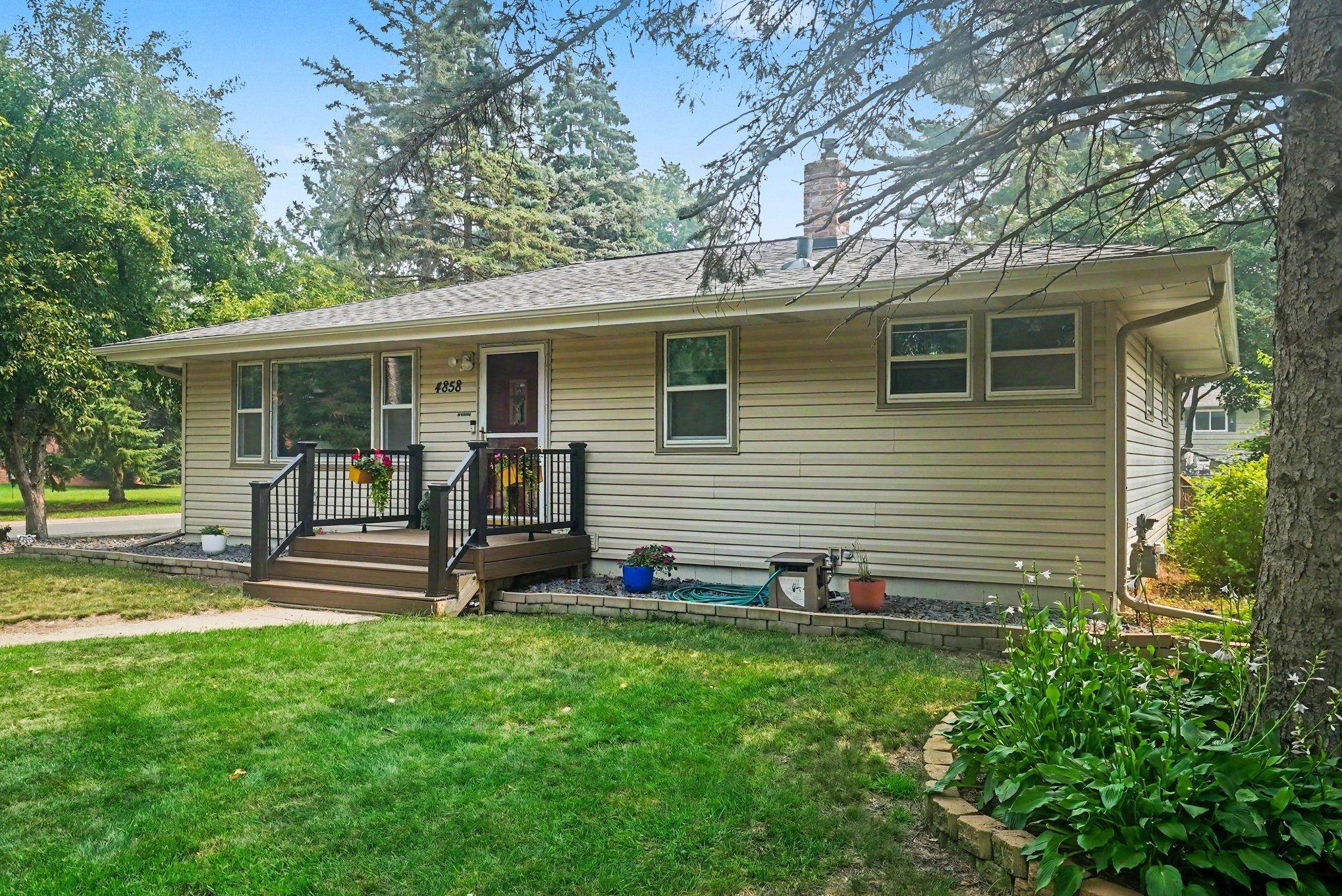 4858 Carolyn LN, White Bear Lake, MN 55110