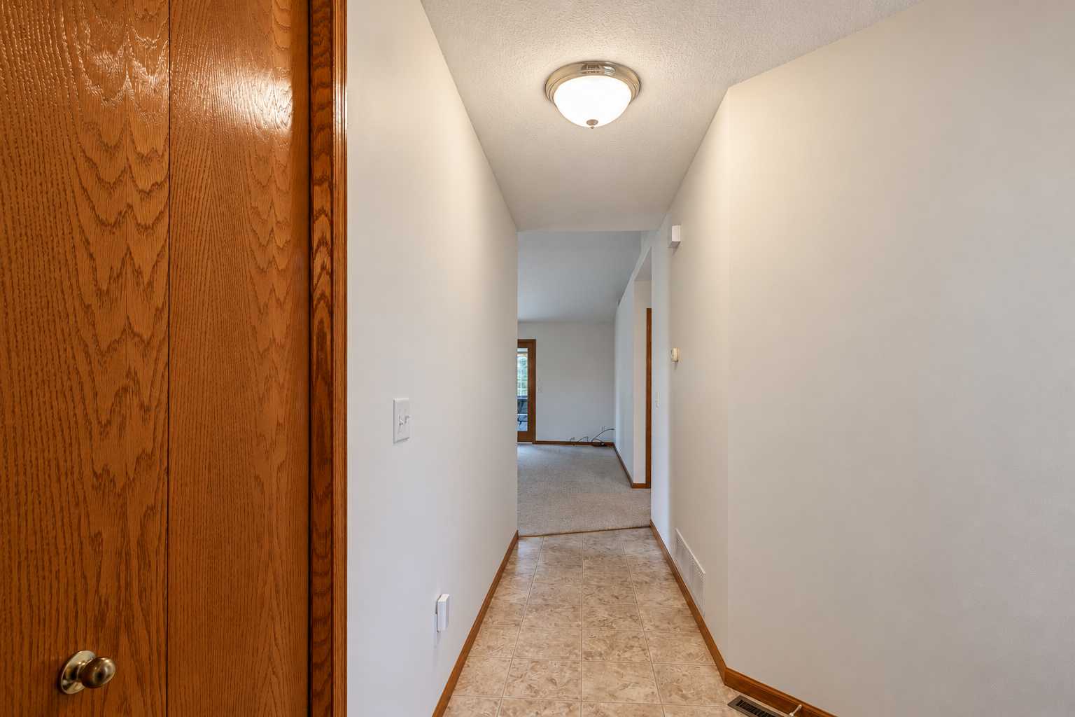 198 Cedar Cove LN, Owatonna, MN 55060