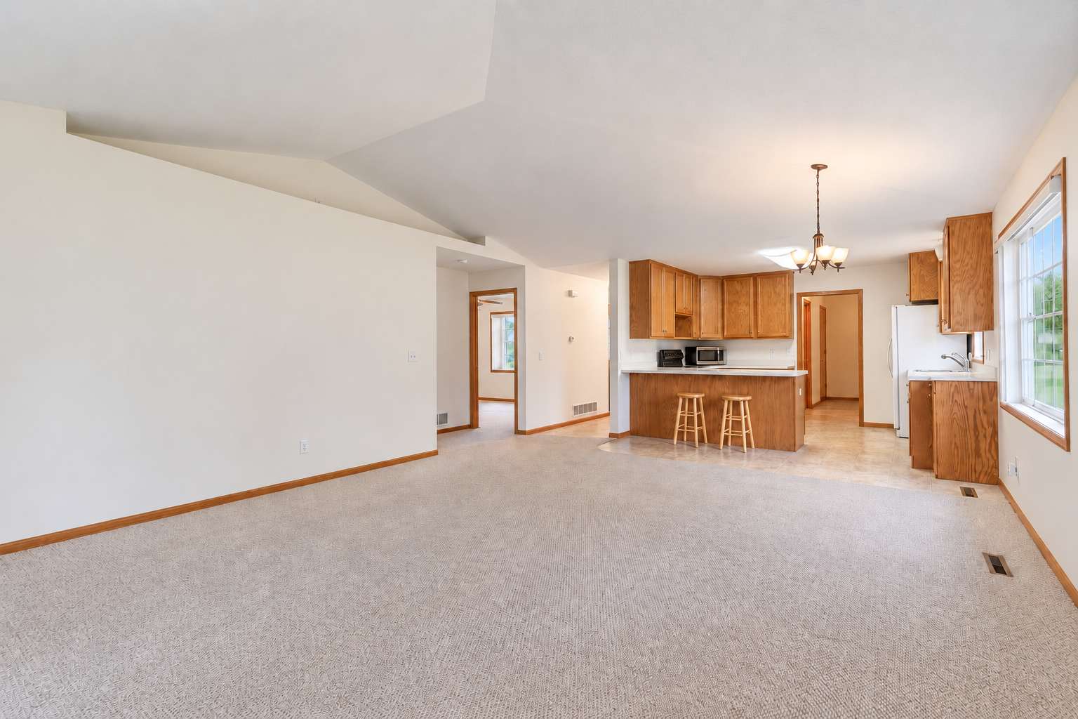 198 Cedar Cove LN, Owatonna, MN 55060