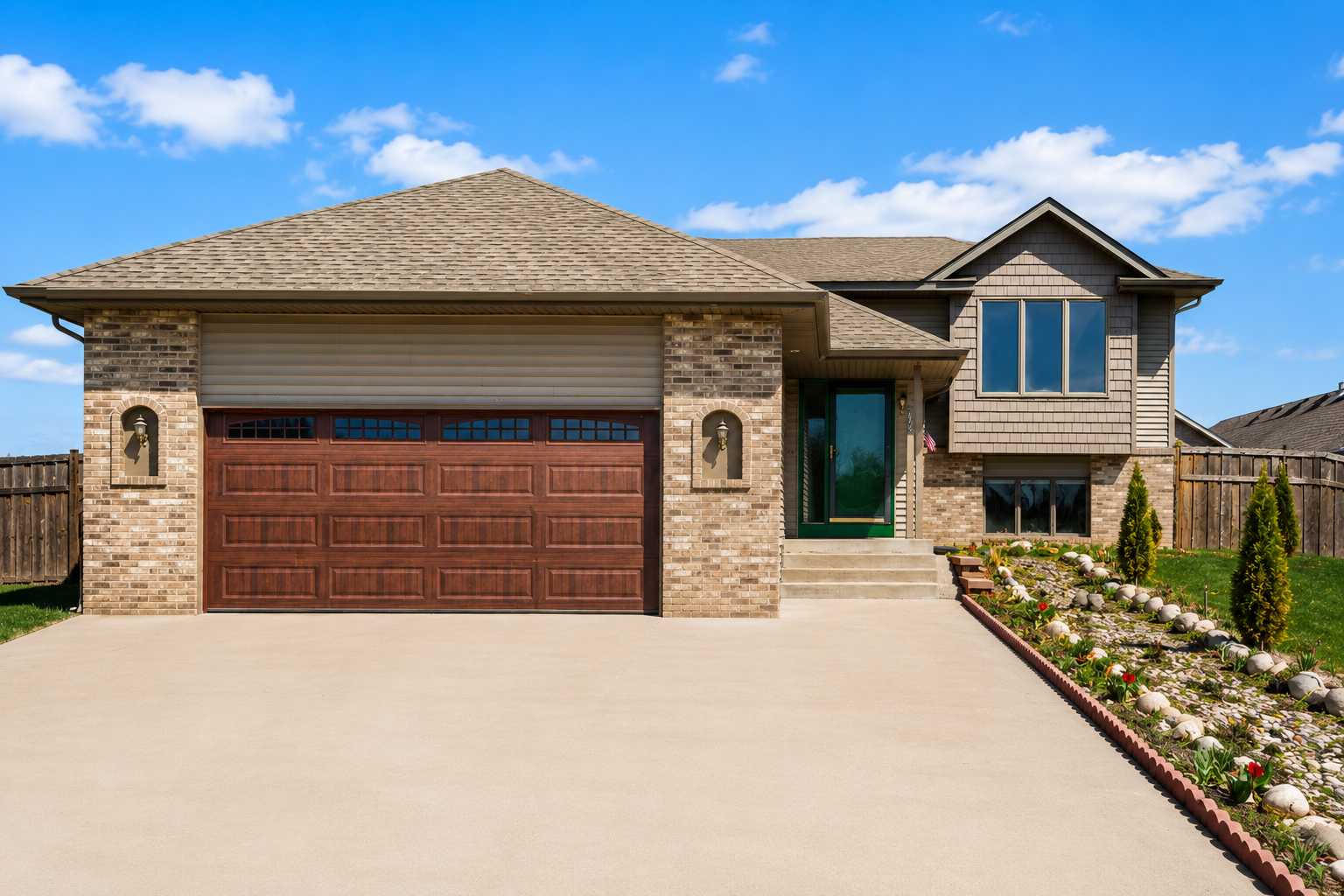 2916 Frank ST, Maplewood, MN 55109