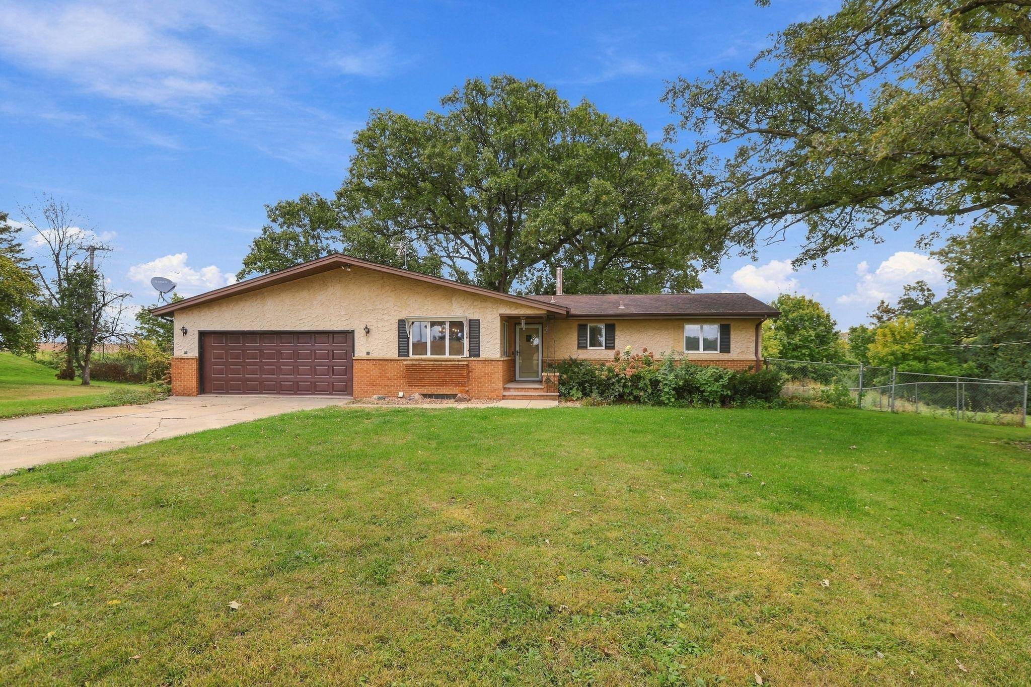 10225 Jersey AVE, Chaska, MN 55318