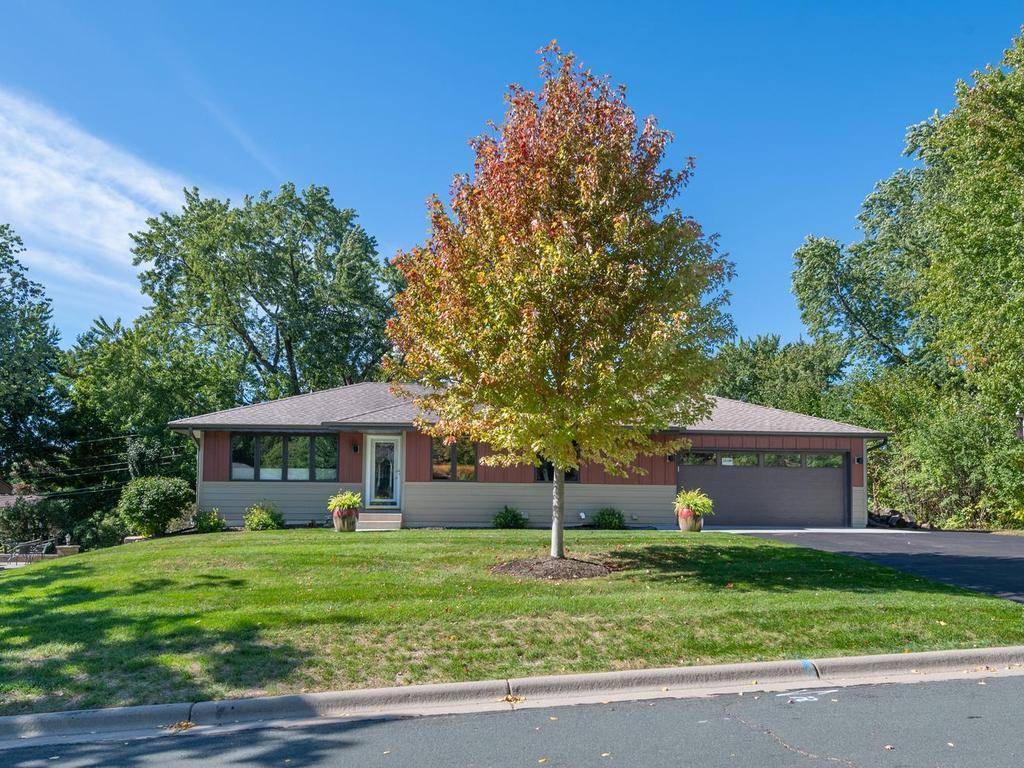 13008 Lakeview Drive DR, Burnsville, MN 55337