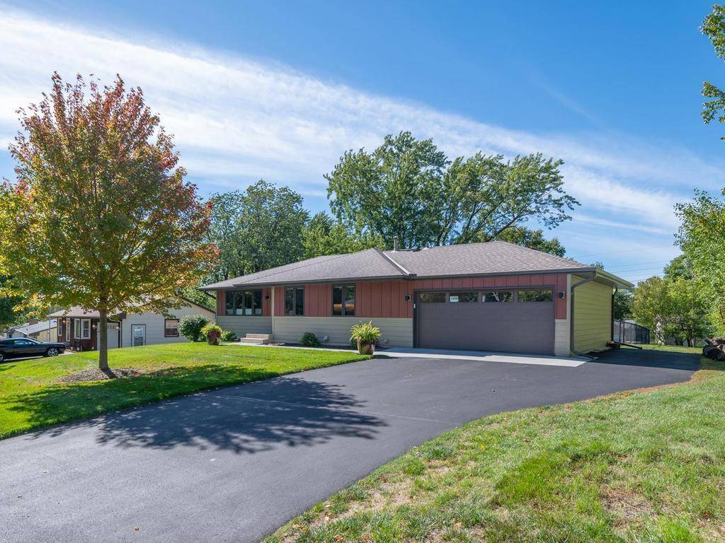 13008 Lakeview Drive DR, Burnsville, MN 55337