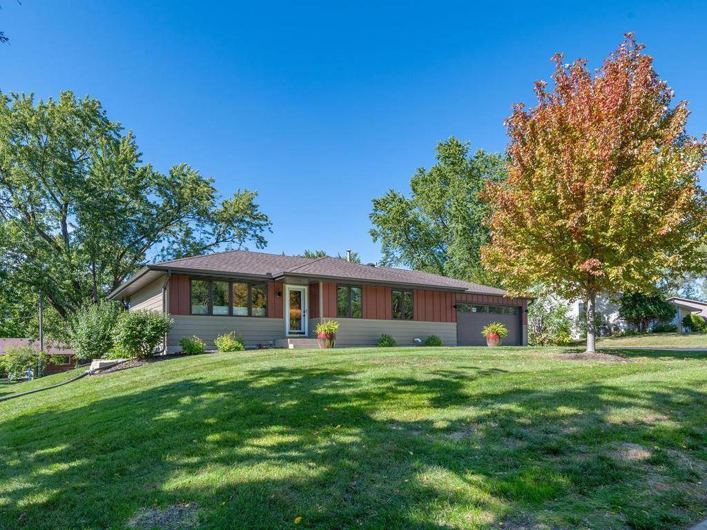 13008 Lakeview Drive DR, Burnsville, MN 55337