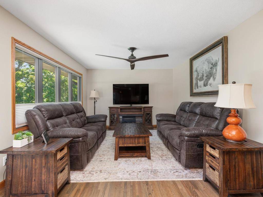 13008 Lakeview Drive DR, Burnsville, MN 55337