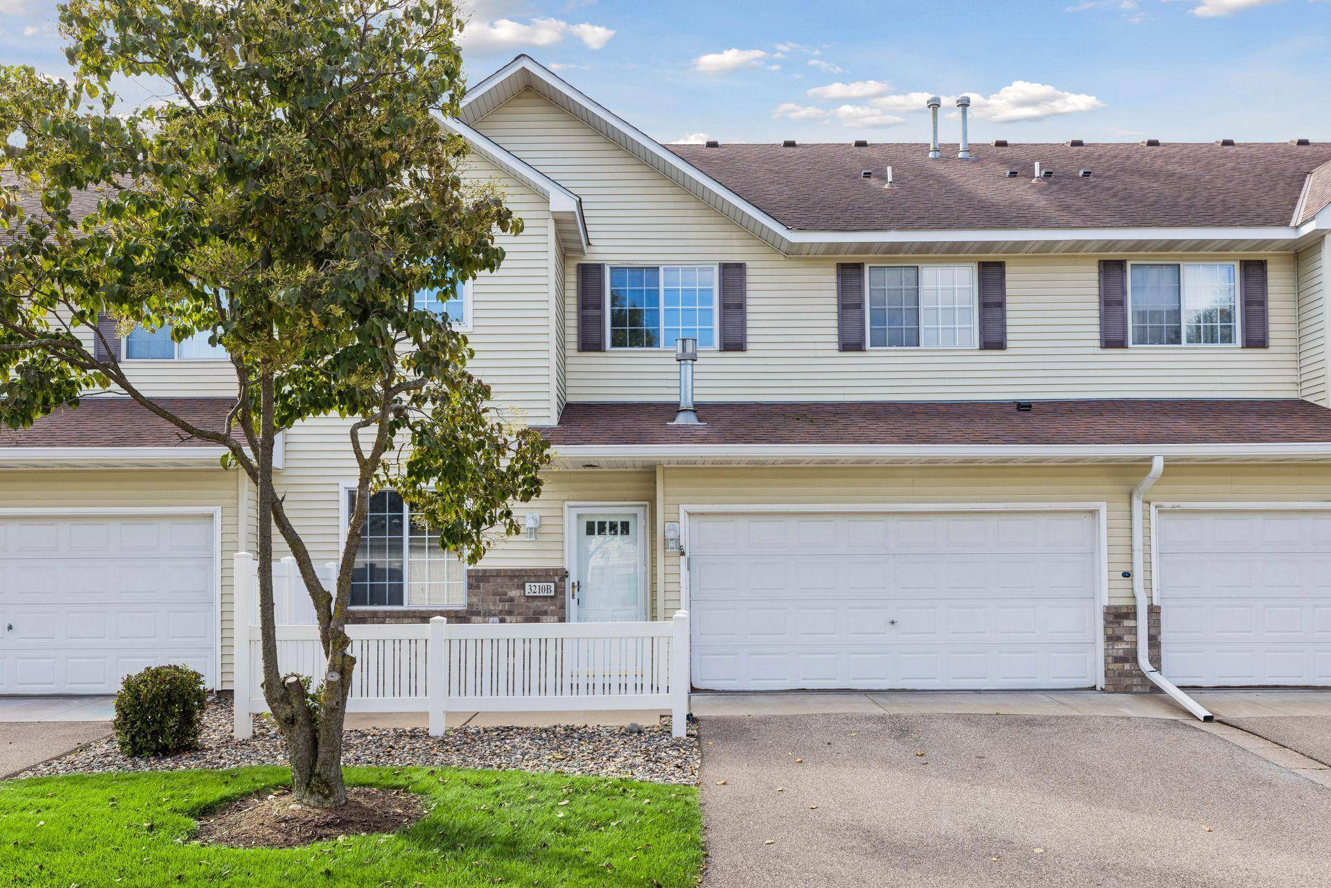 3210 Juniper CIR #B, Woodbury, MN 55125