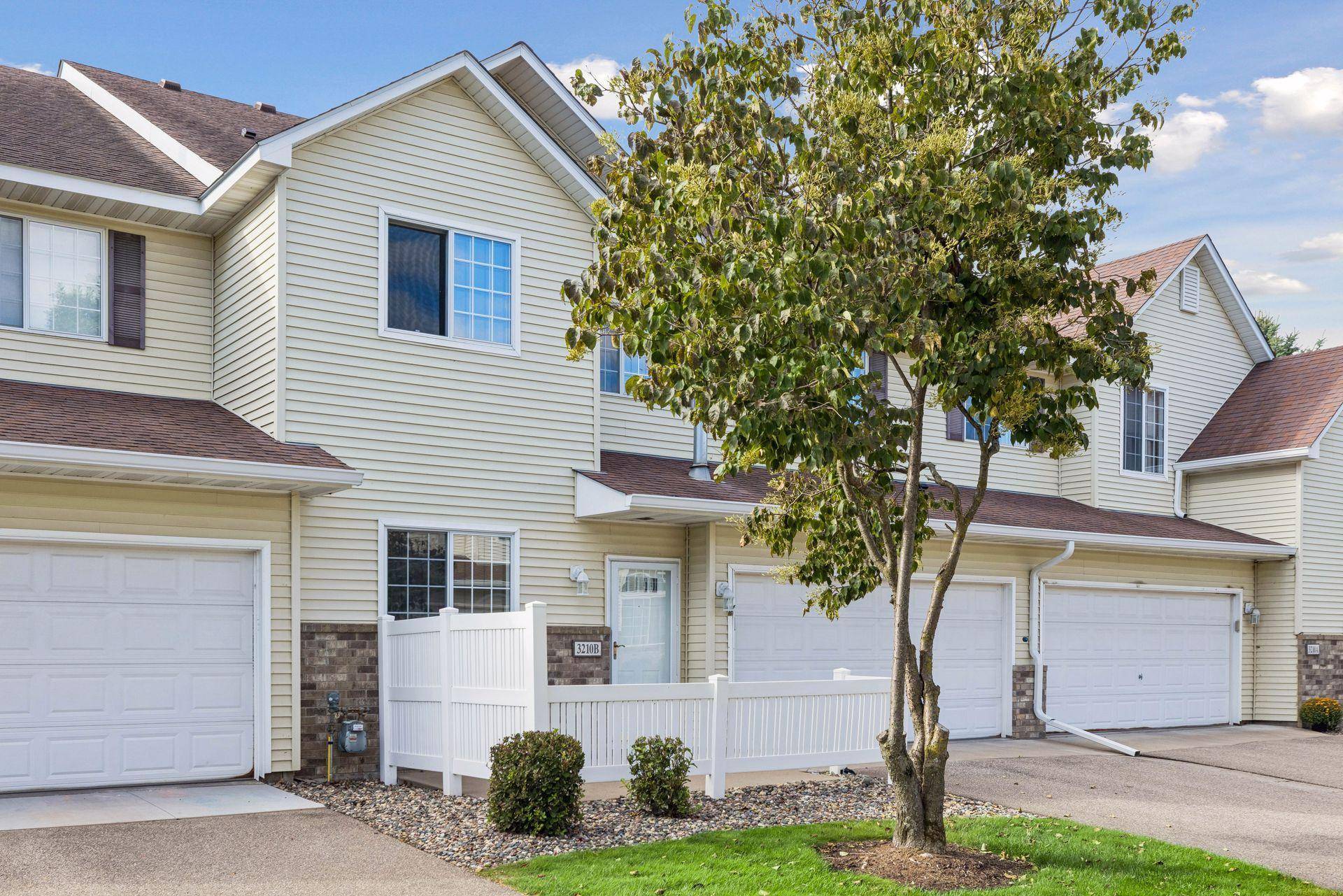3210 Juniper CIR #B, Woodbury, MN 55125