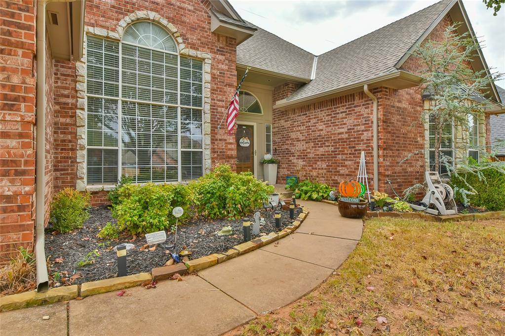 3308 Huntsman CT, Edmond, OK 73003