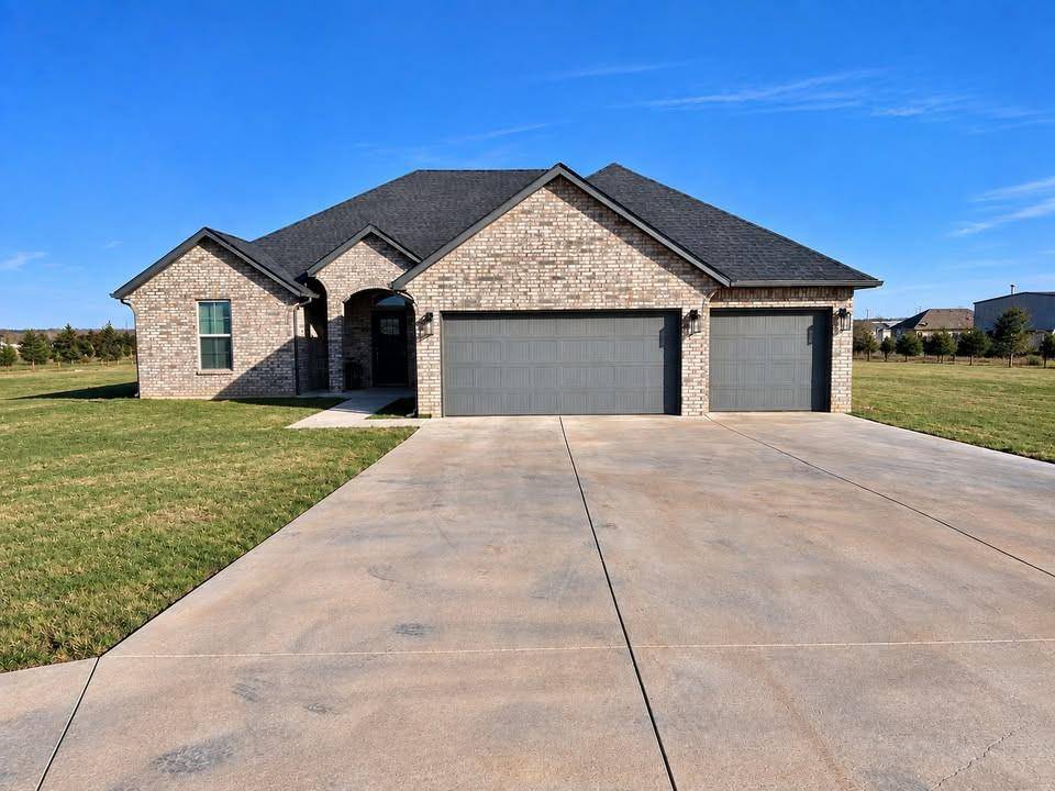 8740 Summit View LN, Edmond, OK 73025