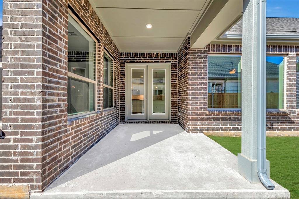 2075 Emerald Grove Drive, Arlington, TX 76005