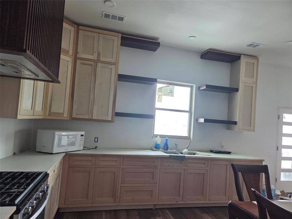 237 Barry Country Court, Barry, TX 75102